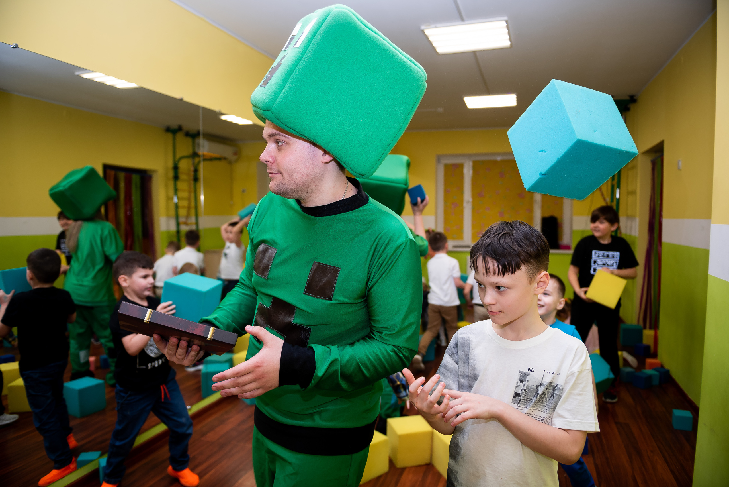 ДР Лёши в игровом центре. Репортажный фотограф в Москве Alena Sfotkaet