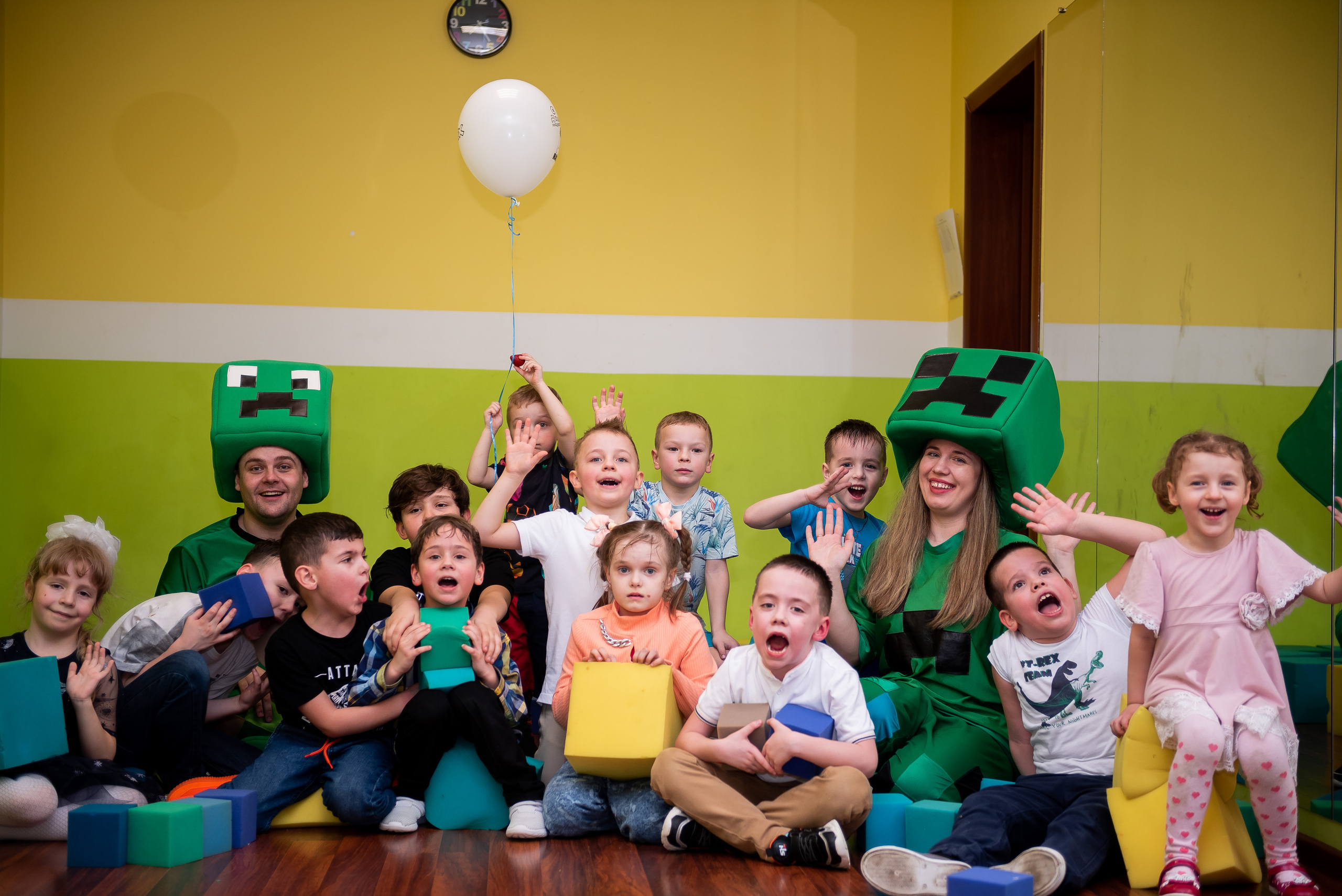 ДР Лёши в игровом центре. Репортажный фотограф в Москве Alena Sfotkaet