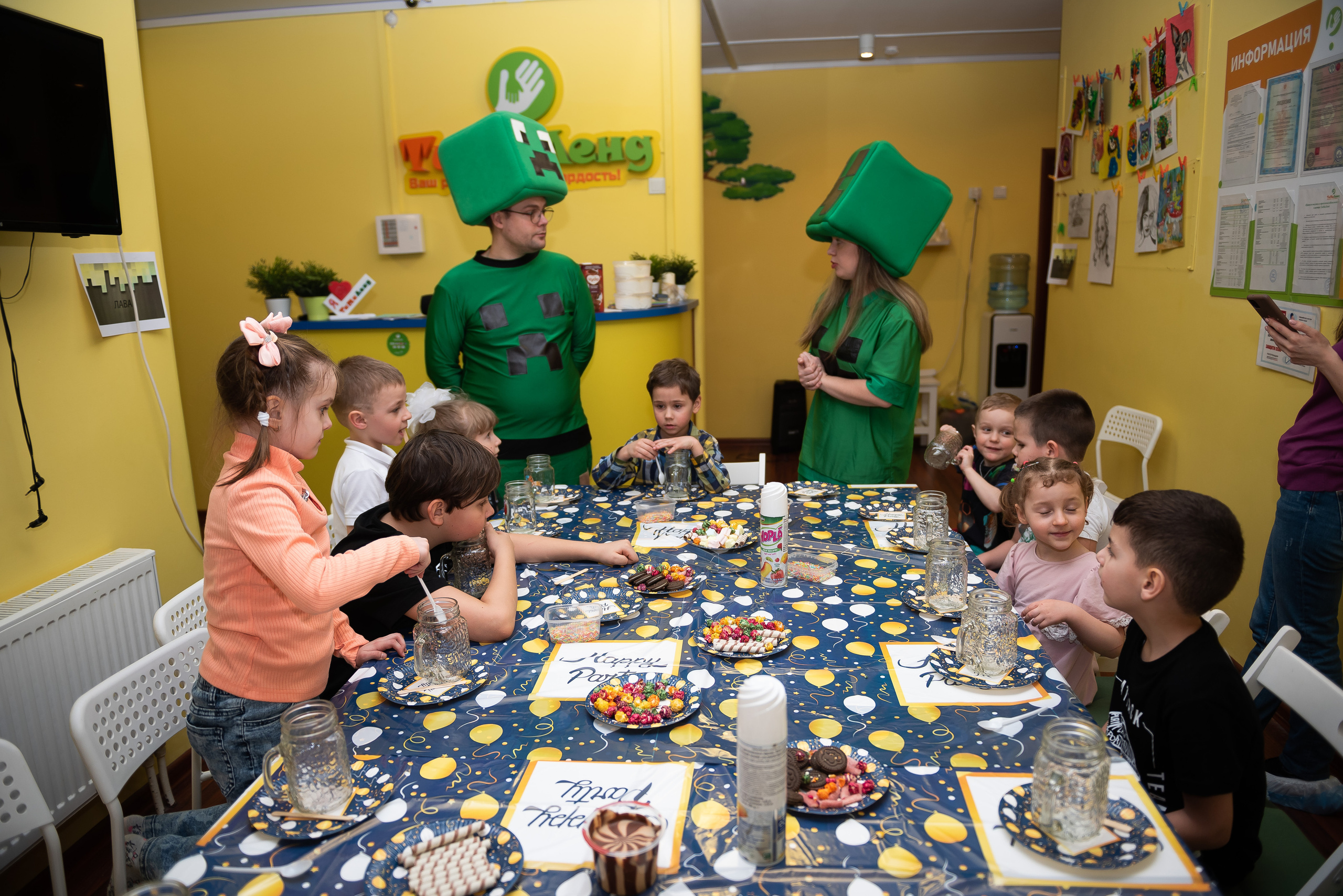 ДР Лёши в игровом центре. Репортажный фотограф в Москве Alena Sfotkaet