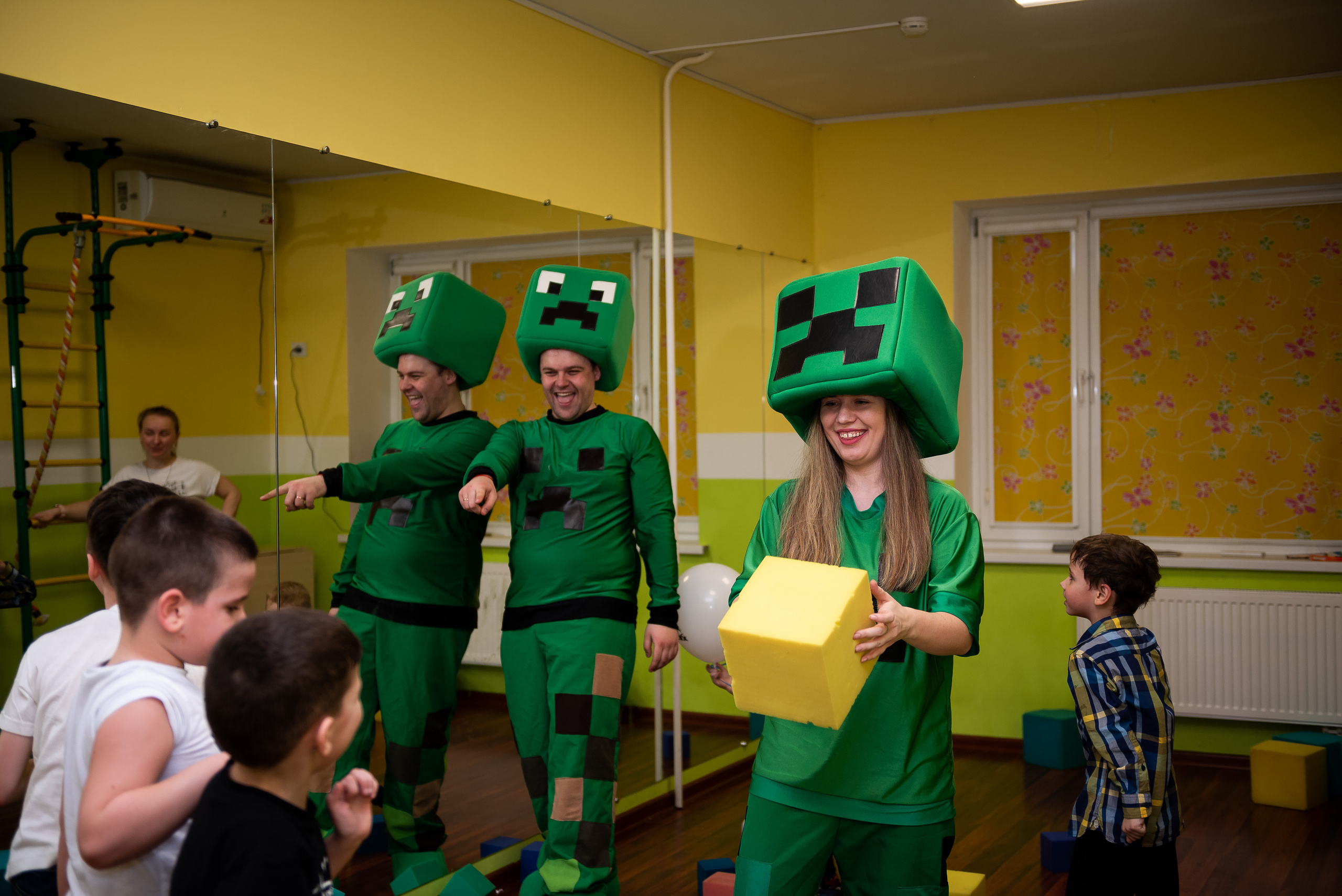 ДР Лёши в игровом центре. Репортажный фотограф в Москве Alena Sfotkaet