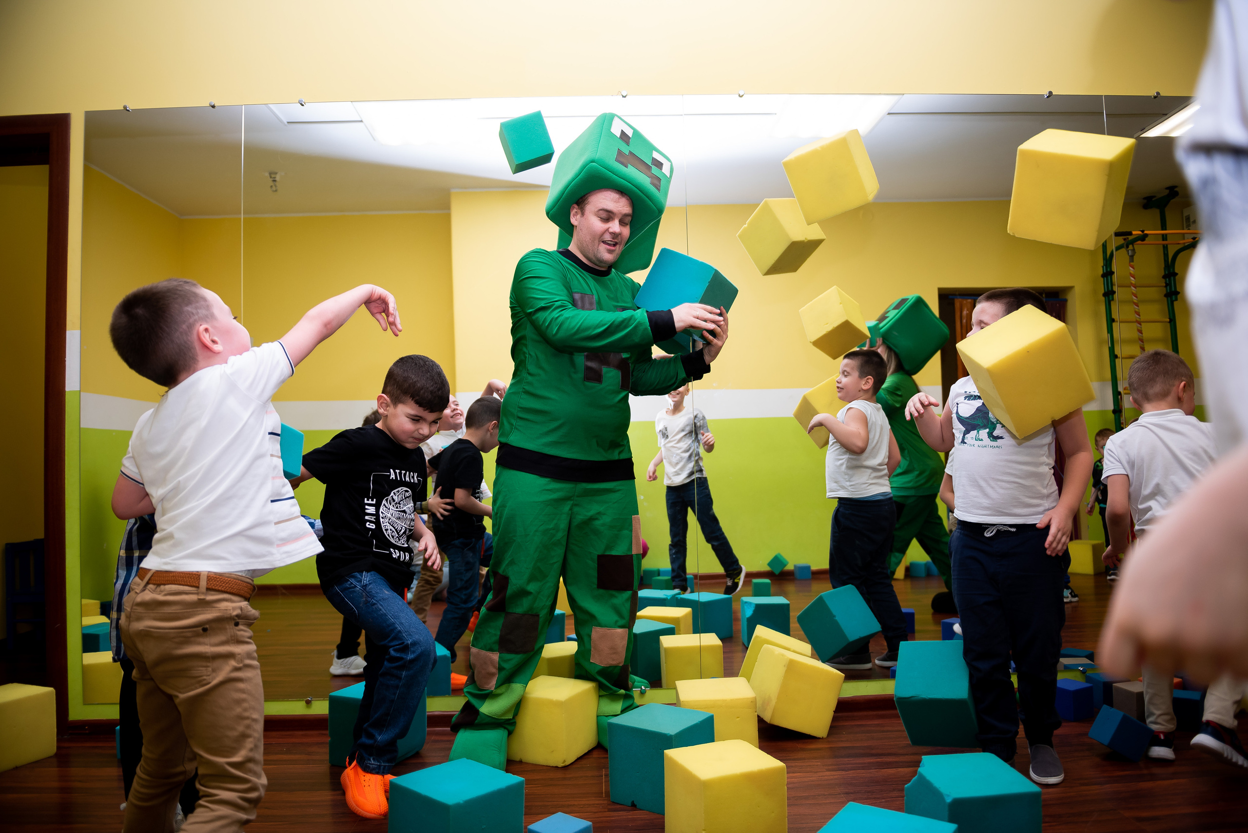 ДР Лёши в игровом центре. Репортажный фотограф в Москве Alena Sfotkaet