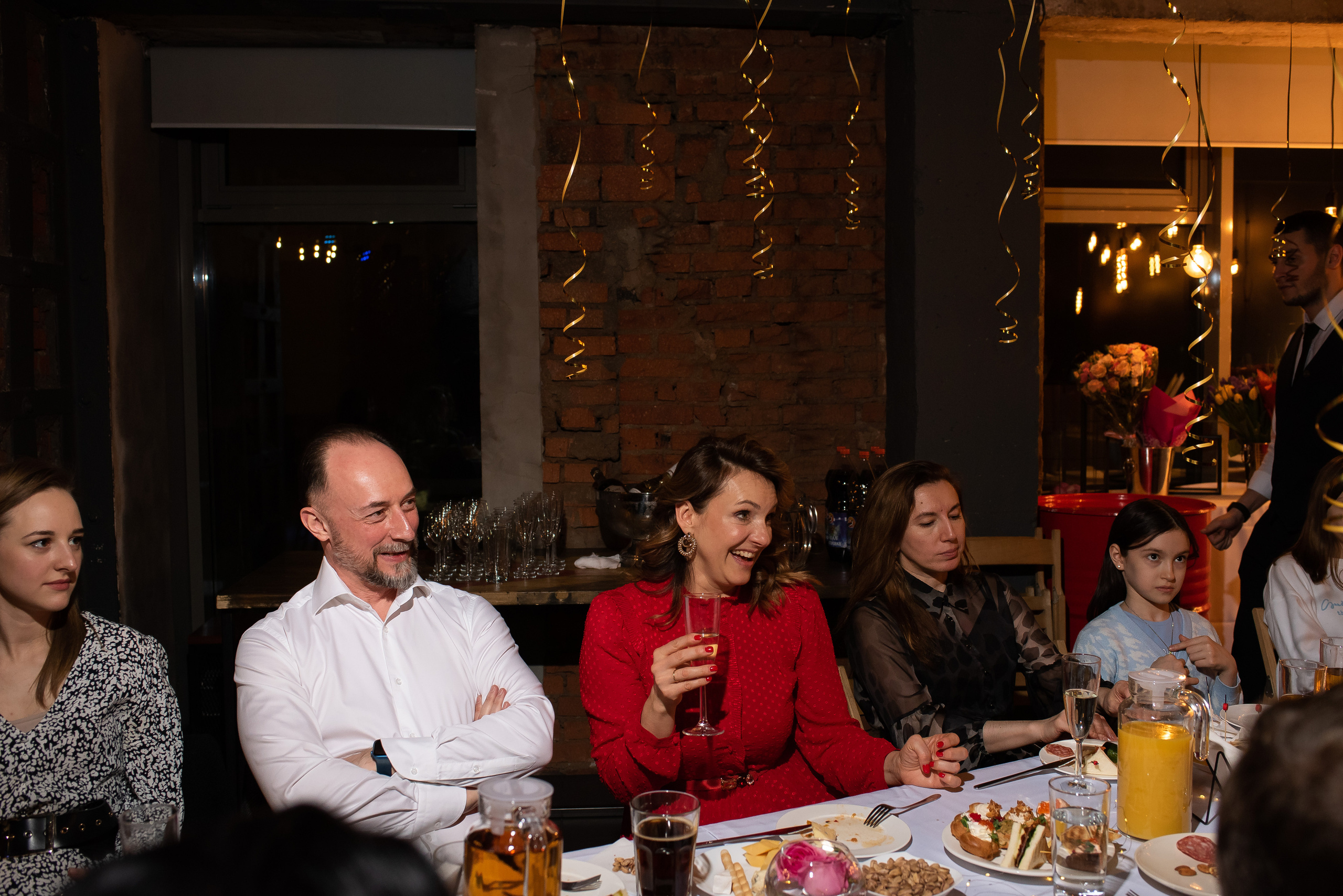 ДР Полины в лофте. Репортажный фотограф в Москве Alena Sfotkaet