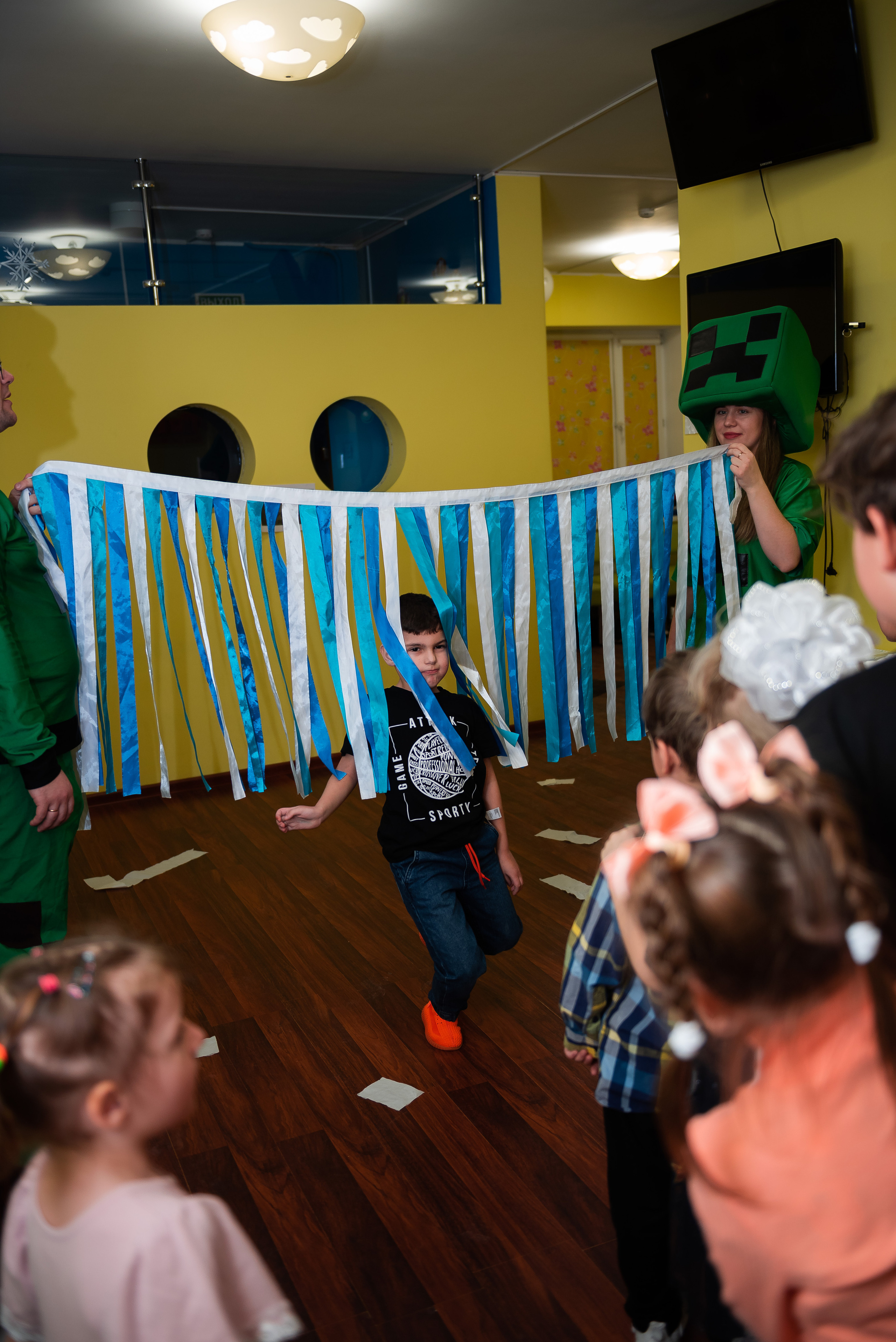 ДР Лёши в игровом центре. Репортажный фотограф в Москве Alena Sfotkaet