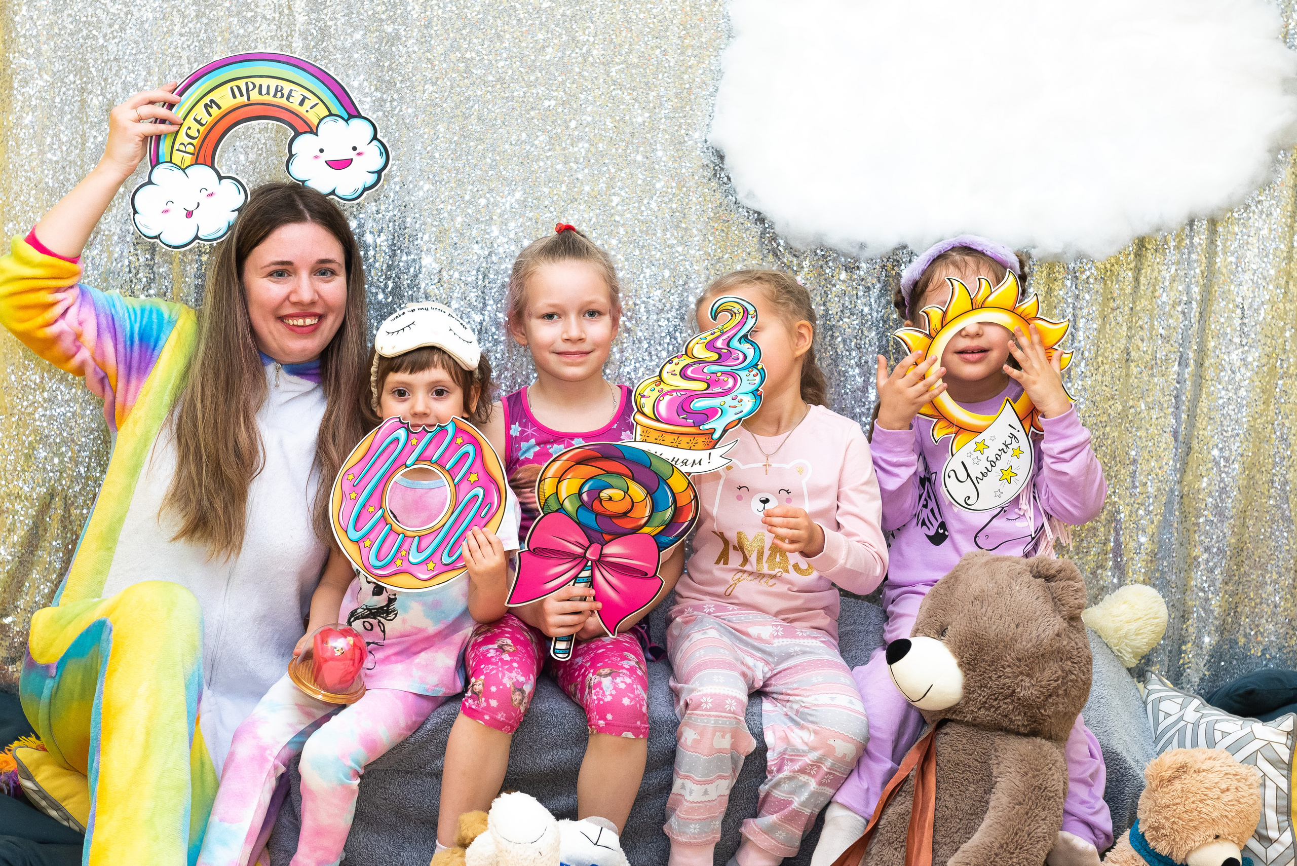 Пижамная вечеринка в игровом центре. Репортажный фотограф в Москве Alena Sfotkaet
