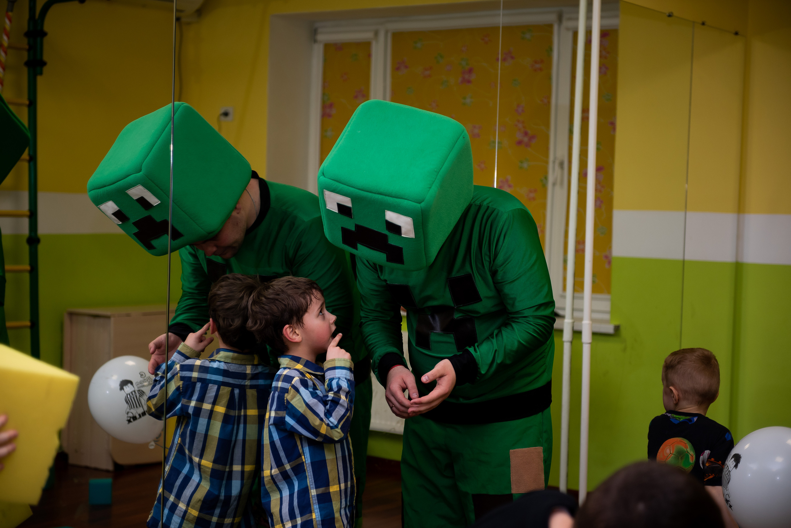 ДР Лёши в игровом центре. Репортажный фотограф в Москве Alena Sfotkaet