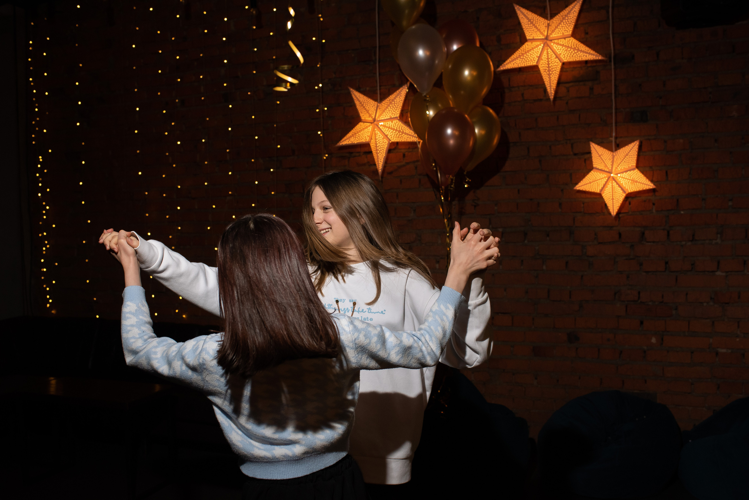 ДР Полины в лофте. Репортажный фотограф в Москве Alena Sfotkaet