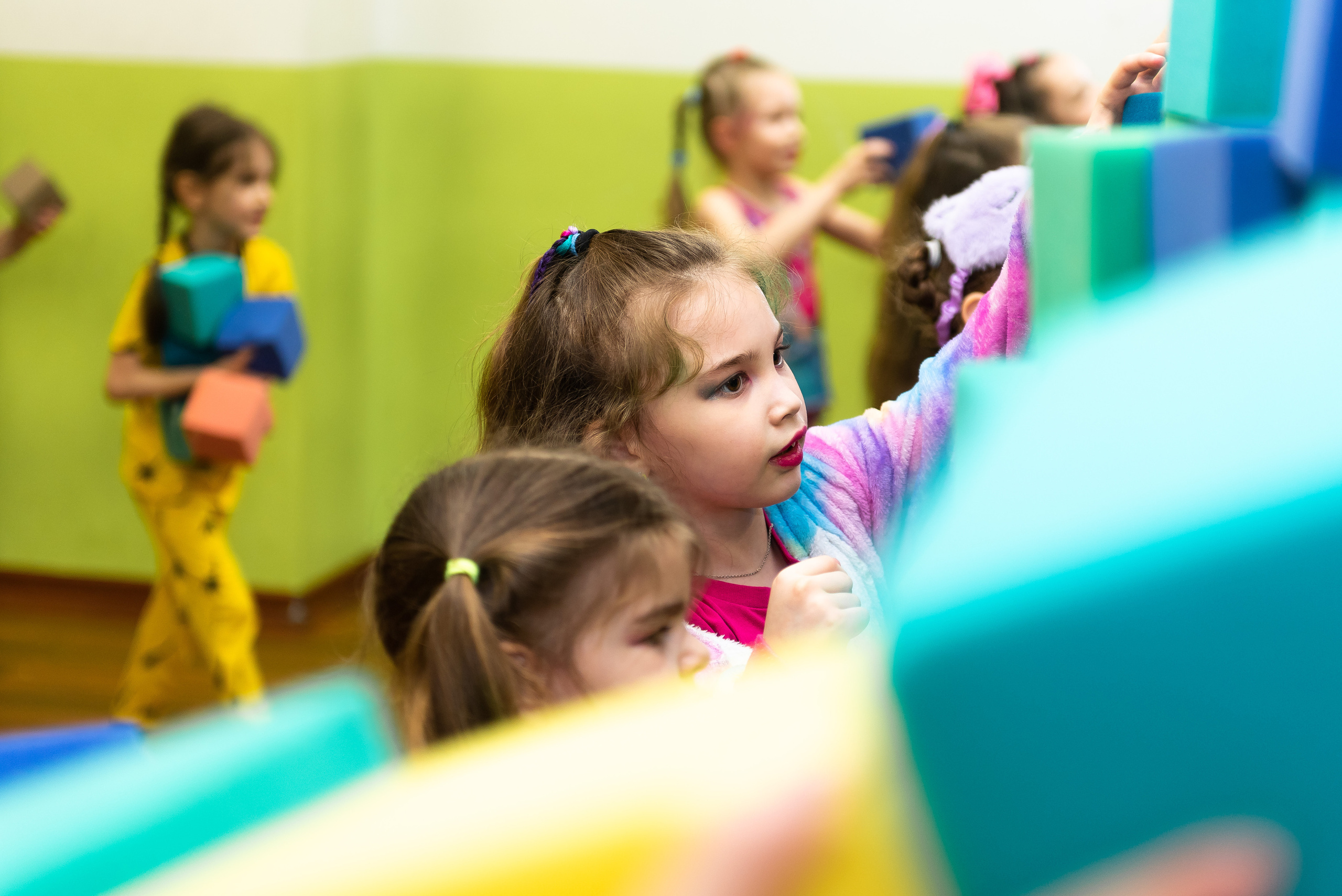 Пижамная вечеринка в игровом центре. Репортажный фотограф в Москве Alena Sfotkaet