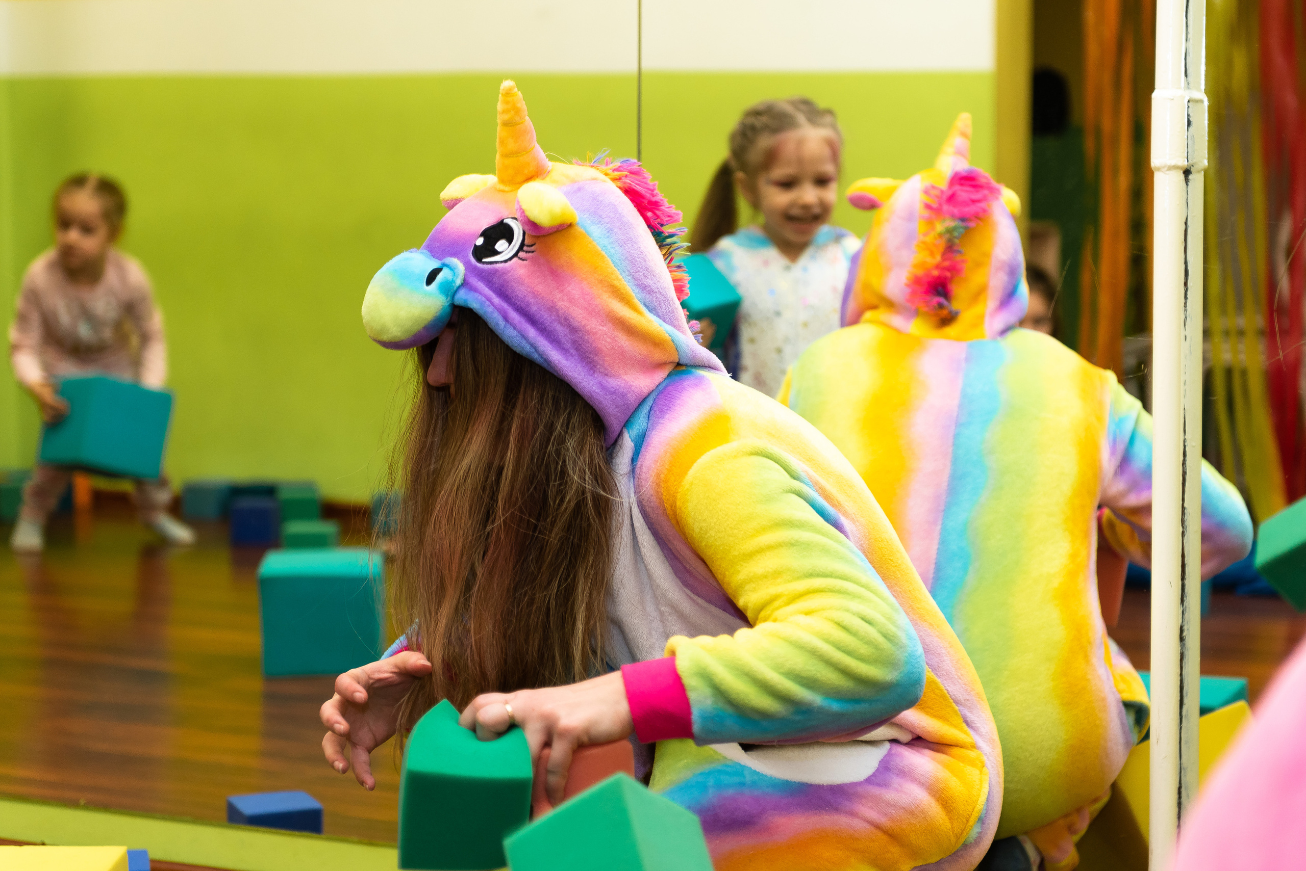 Пижамная вечеринка в игровом центре. Репортажный фотограф в Москве Alena Sfotkaet