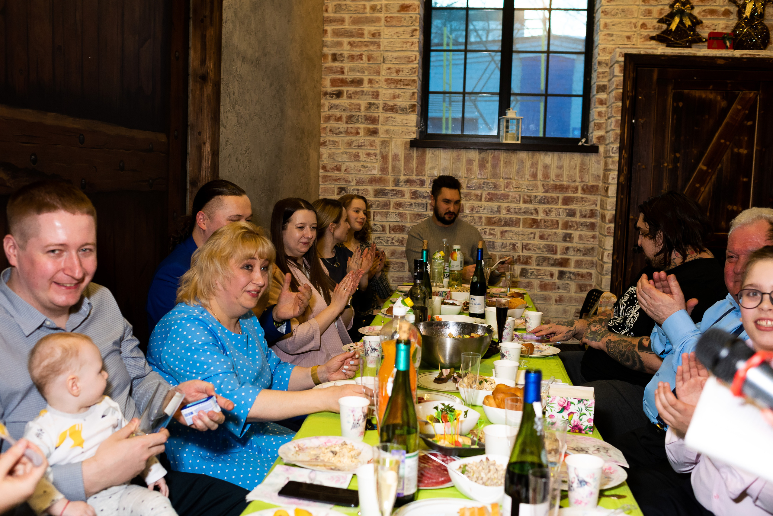 ДР Агаты в лофте. Репортажный фотограф в Москве Alena Sfotkaet