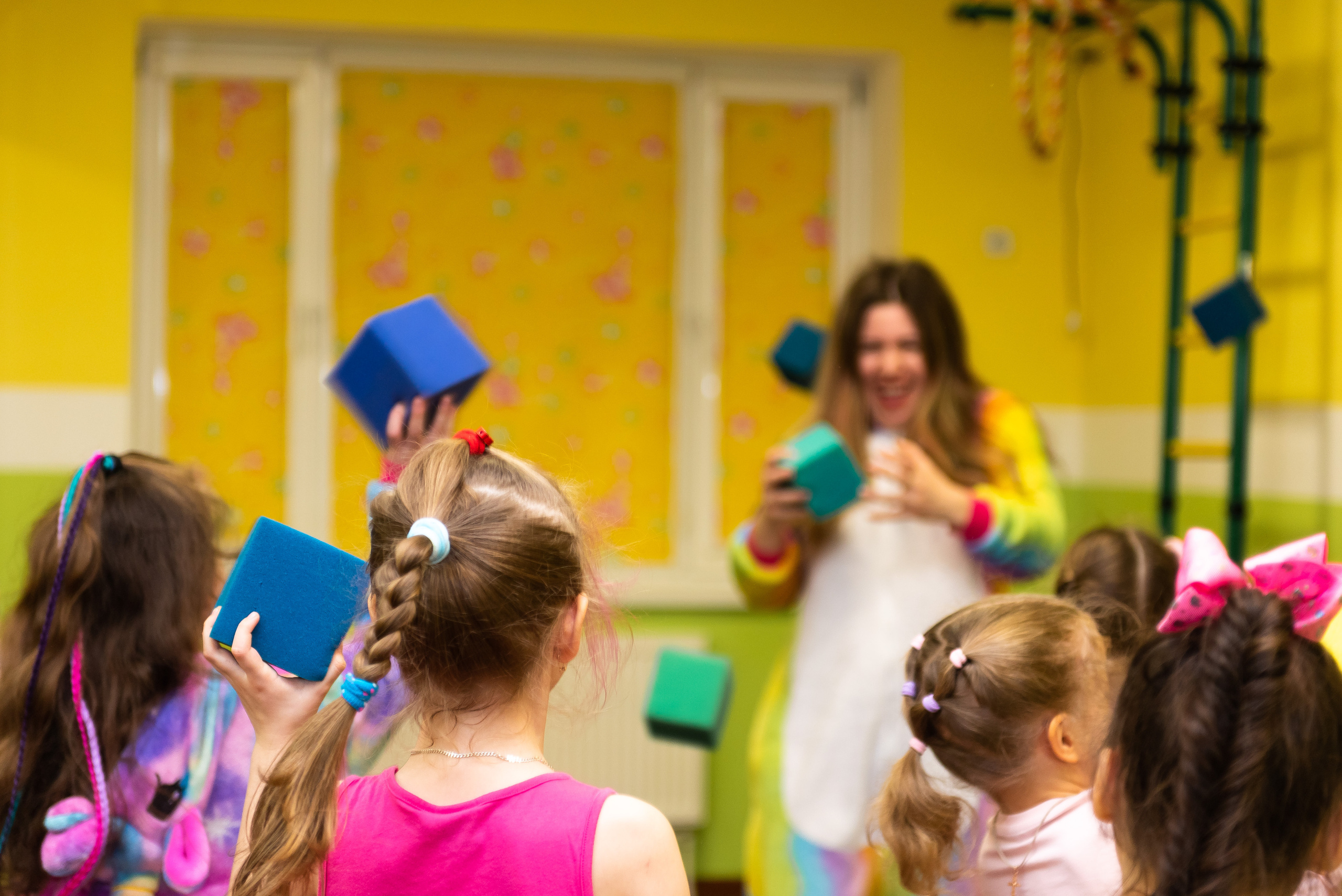 Пижамная вечеринка в игровом центре. Репортажный фотограф в Москве Alena Sfotkaet