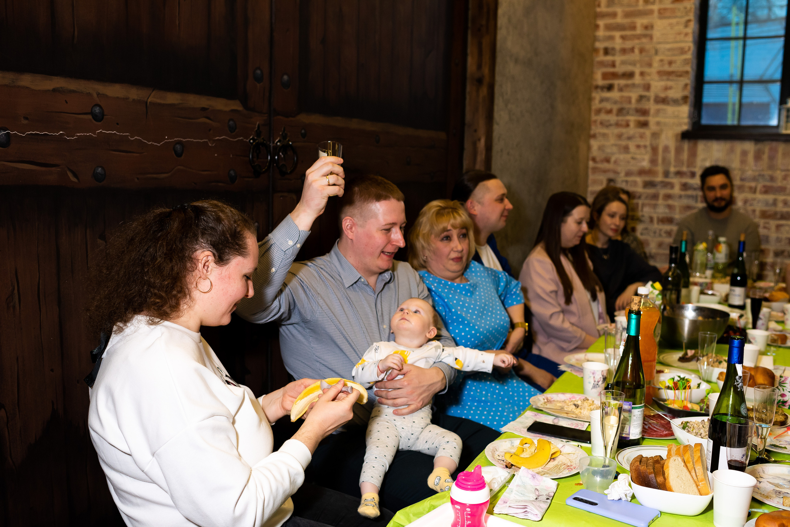 ДР Агаты в лофте. Репортажный фотограф в Москве Alena Sfotkaet