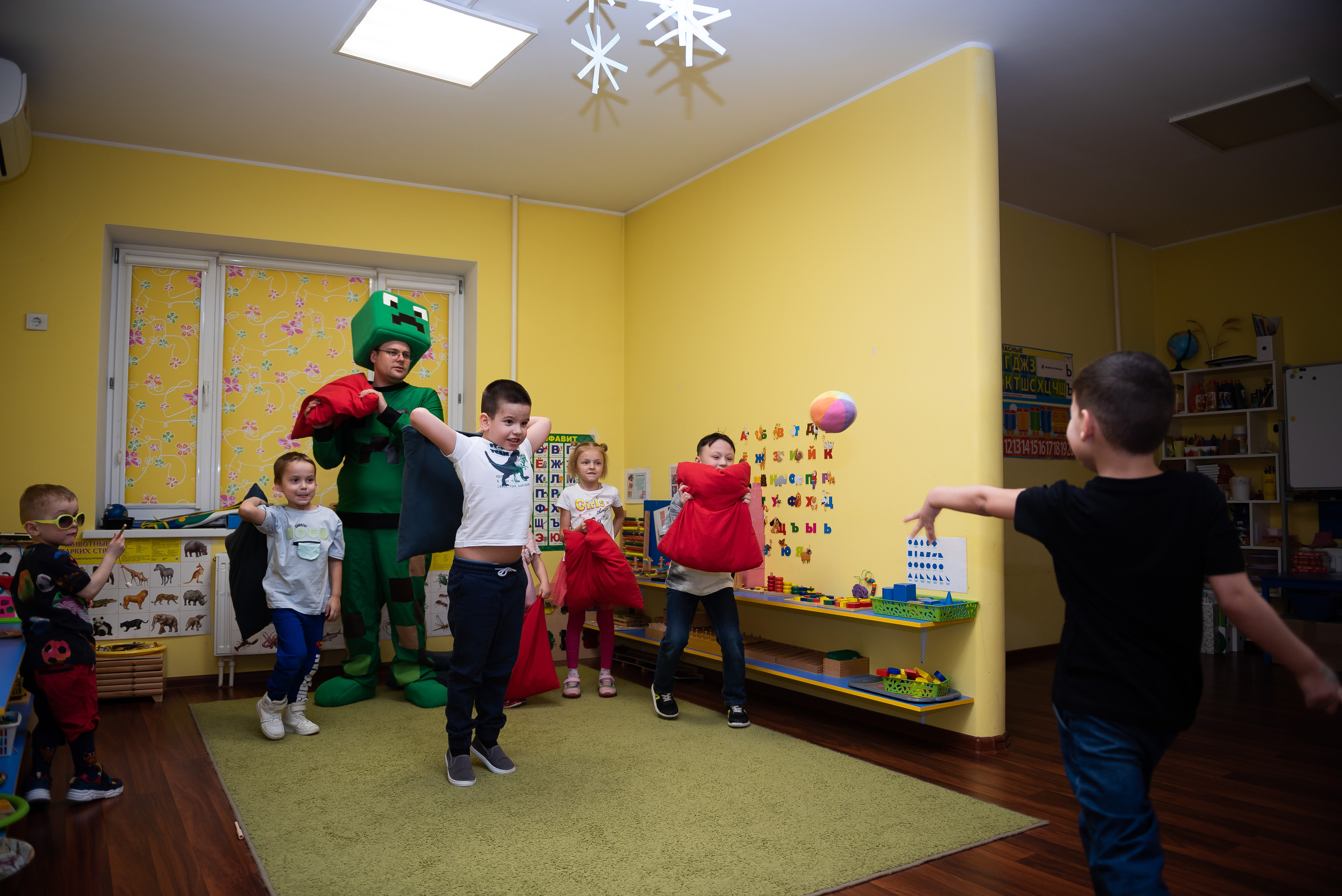 ДР Лёши в игровом центре. Репортажный фотограф в Москве Alena Sfotkaet