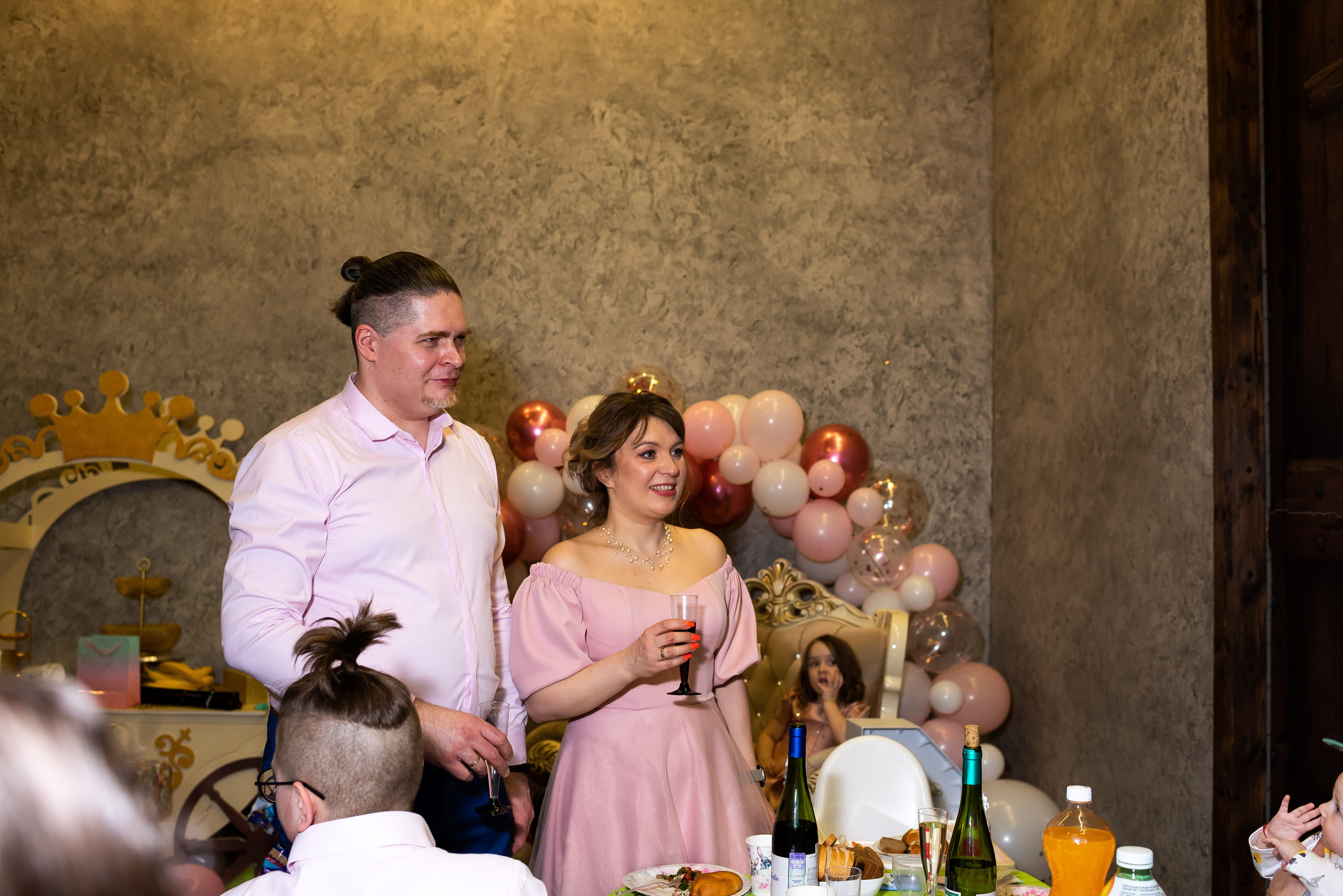 ДР Агаты в лофте. Репортажный фотограф в Москве Alena Sfotkaet