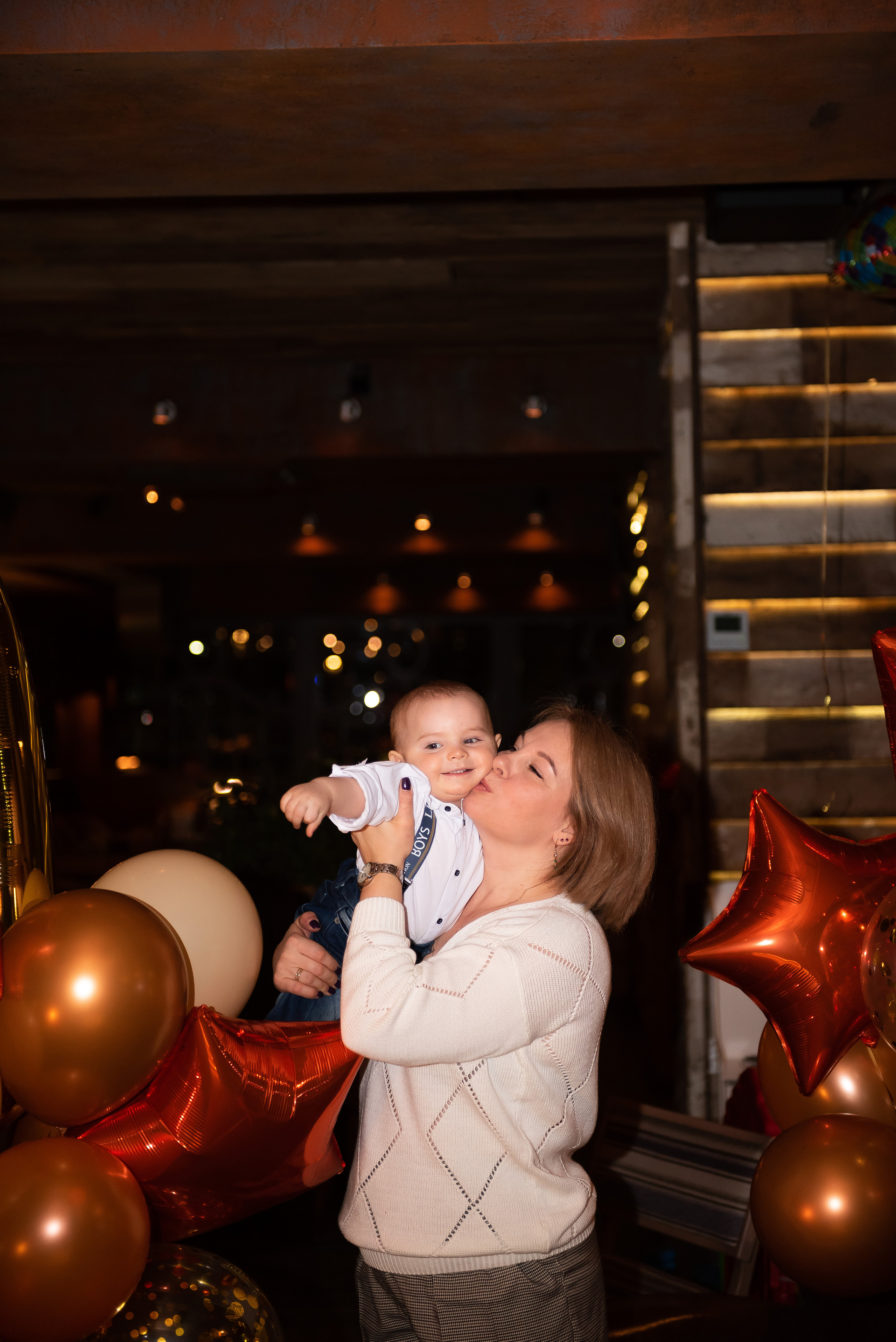 ДР Артёмки в ресторане. Репортажный фотограф в Москве Alena Sfotkaet