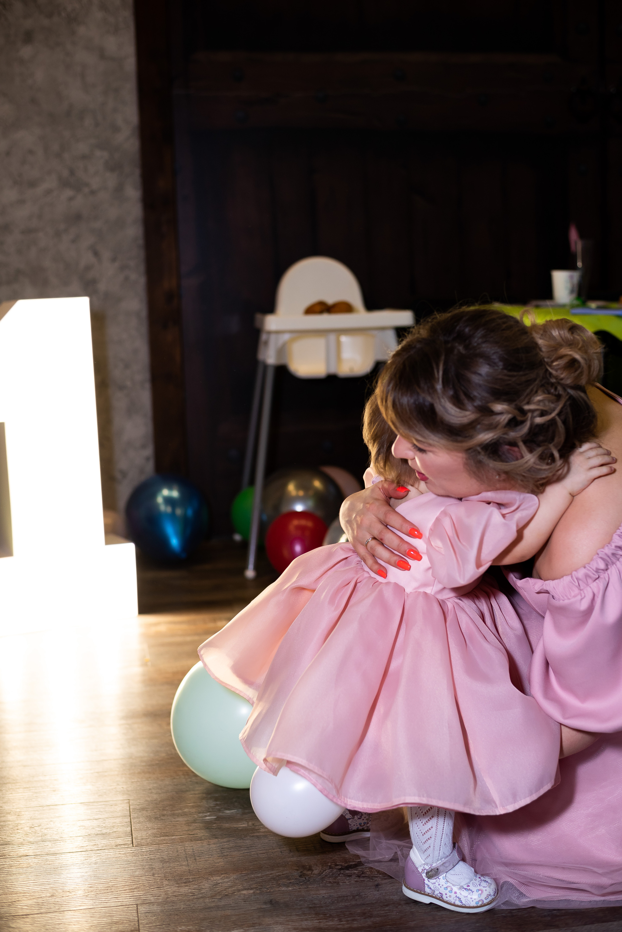 ДР Агаты в лофте. Репортажный фотограф в Москве Alena Sfotkaet