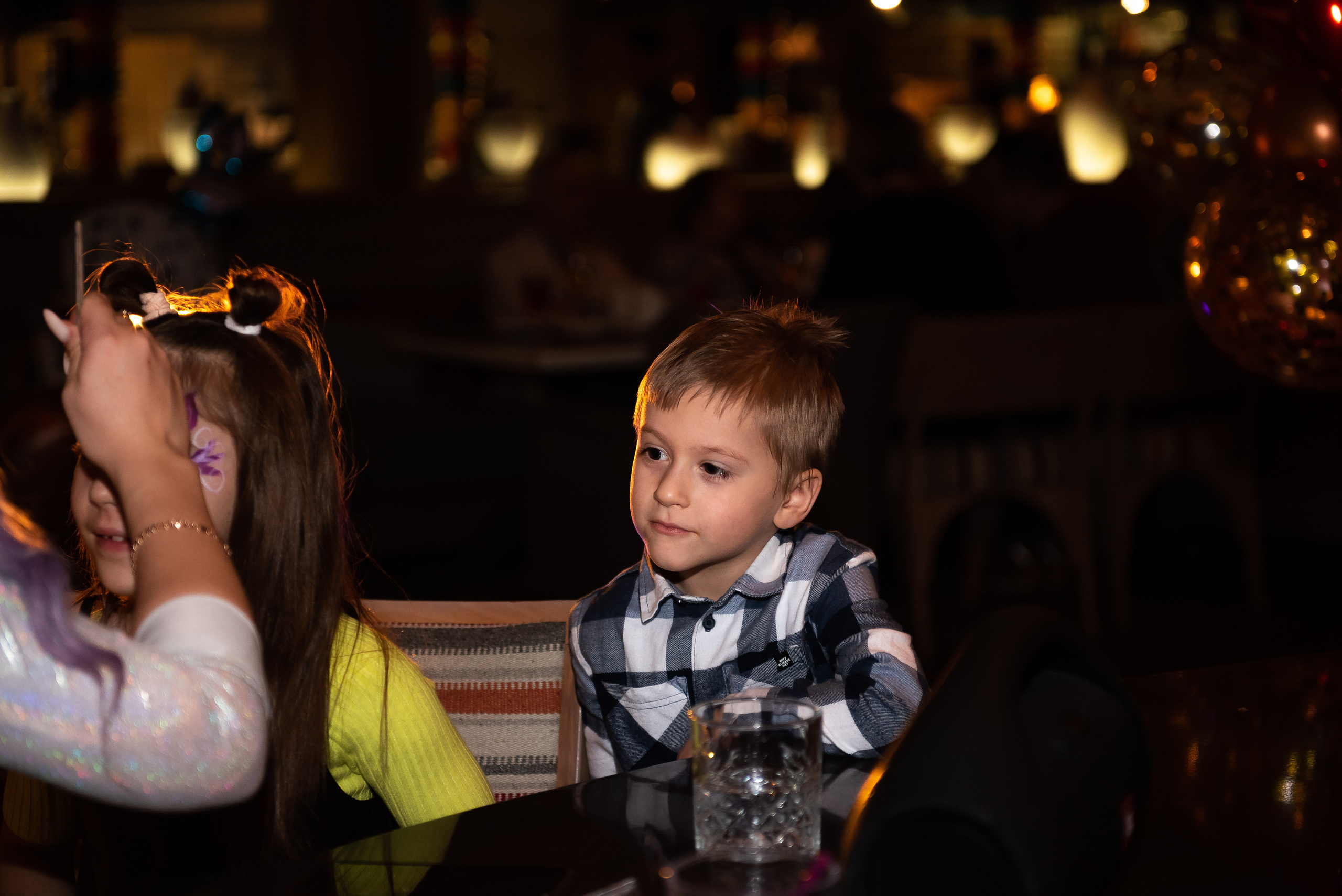 ДР Артёмки в ресторане. Репортажный фотограф в Москве Alena Sfotkaet