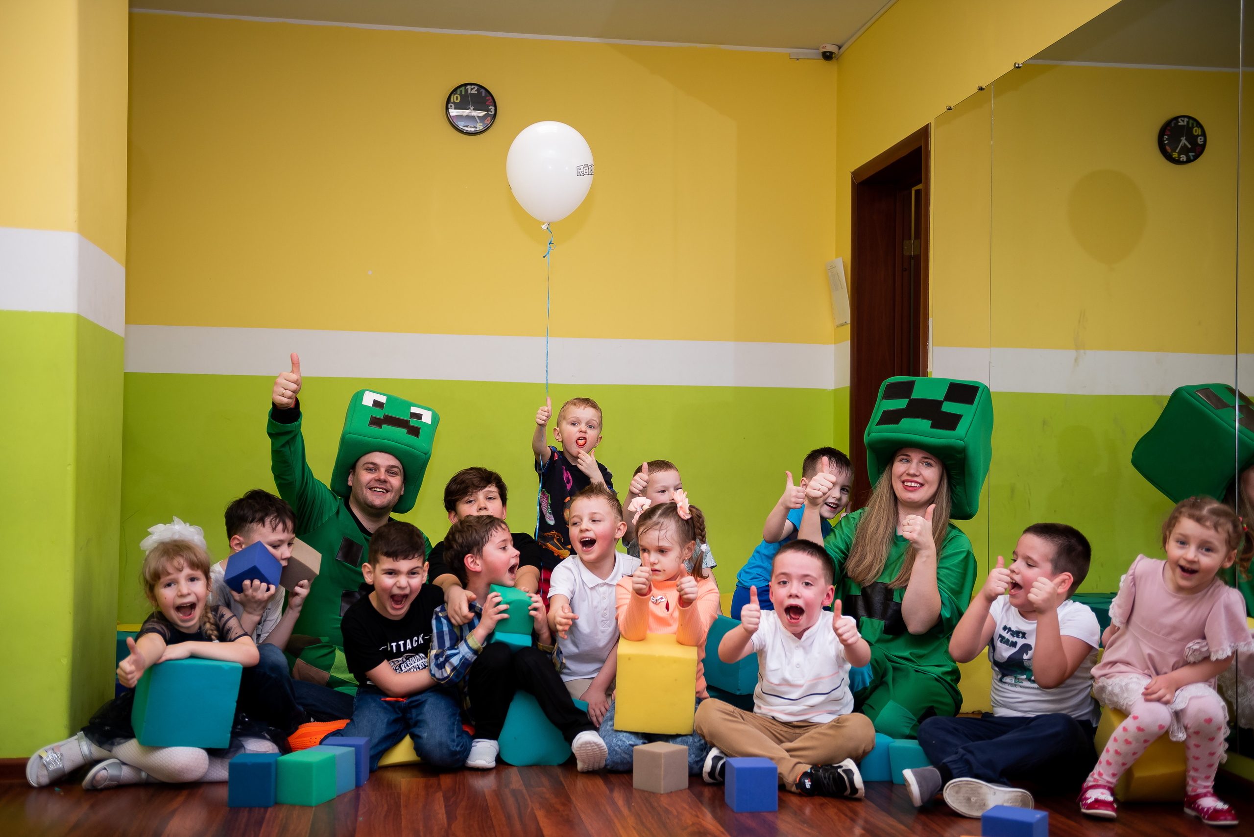 ДР Лёши в игровом центре. Репортажный фотограф в Москве Alena Sfotkaet