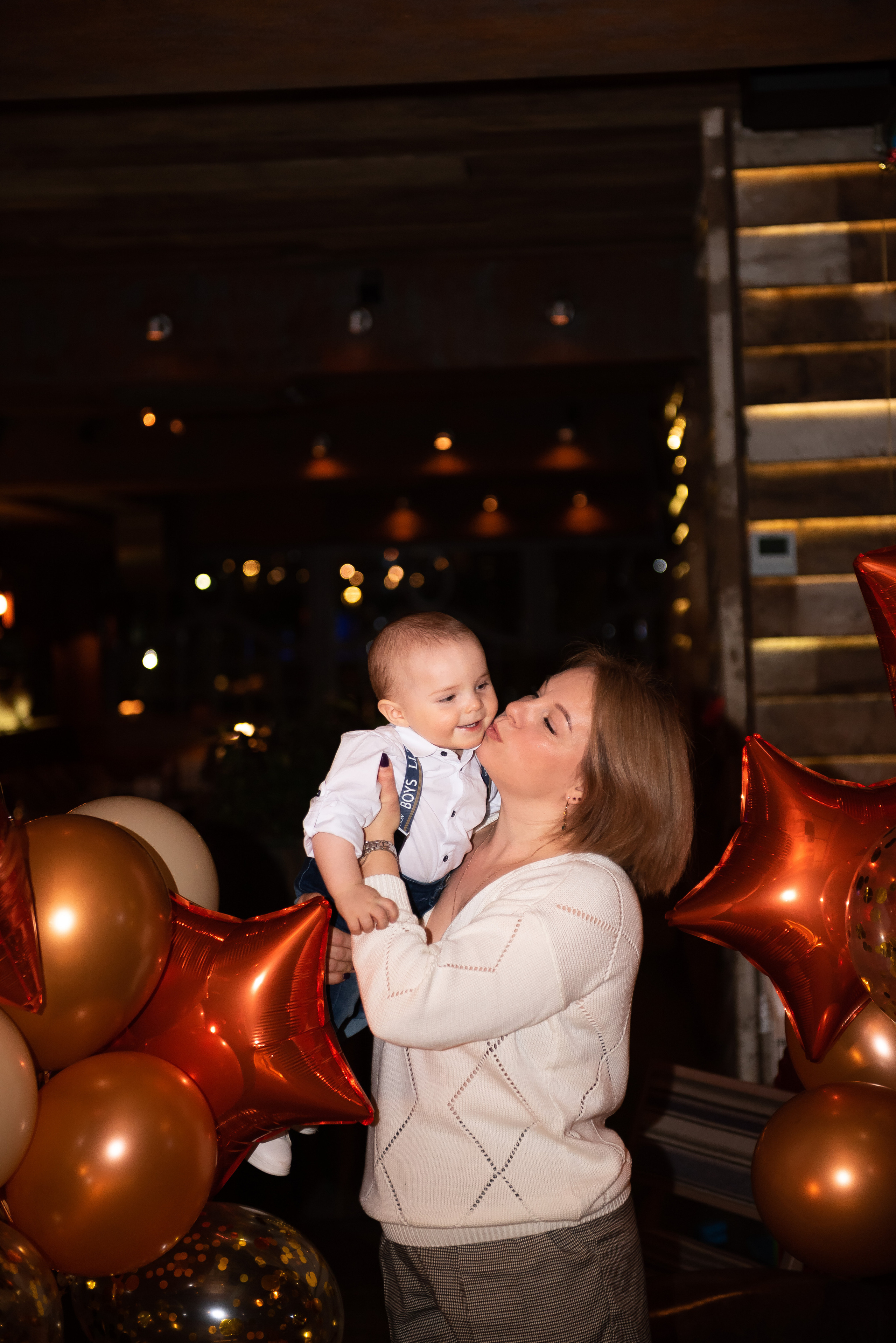 ДР Артёмки в ресторане. Репортажный фотограф в Москве Alena Sfotkaet