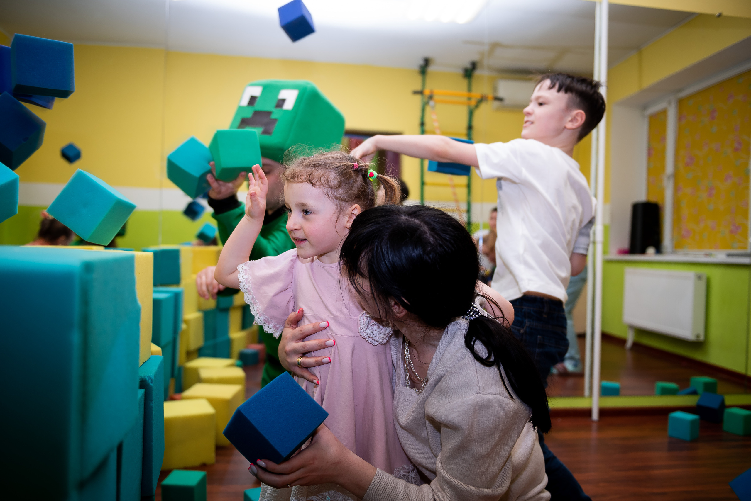 ДР Лёши в игровом центре. Репортажный фотограф в Москве Alena Sfotkaet