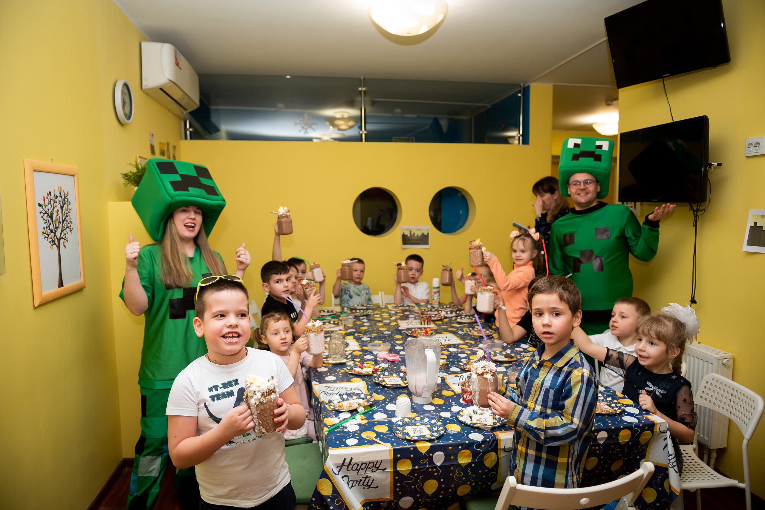 ДР Лёши в игровом центре. Репортажный фотограф в Москве Alena Sfotkaet