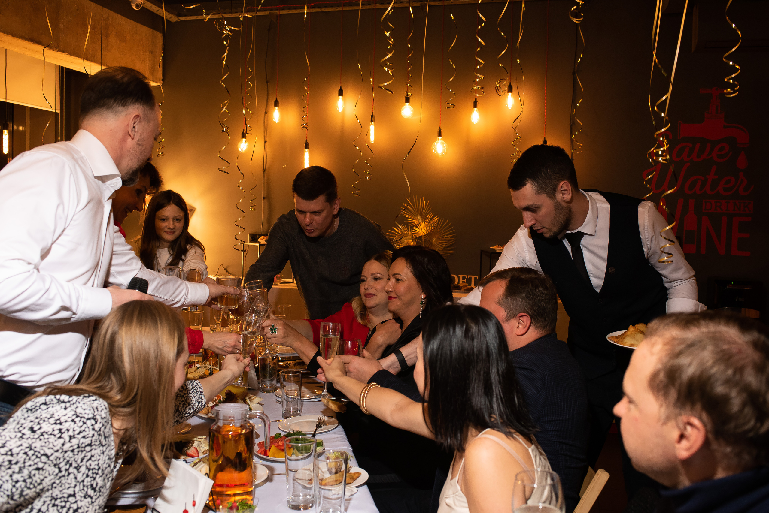 ДР Полины в лофте. Репортажный фотограф в Москве Alena Sfotkaet