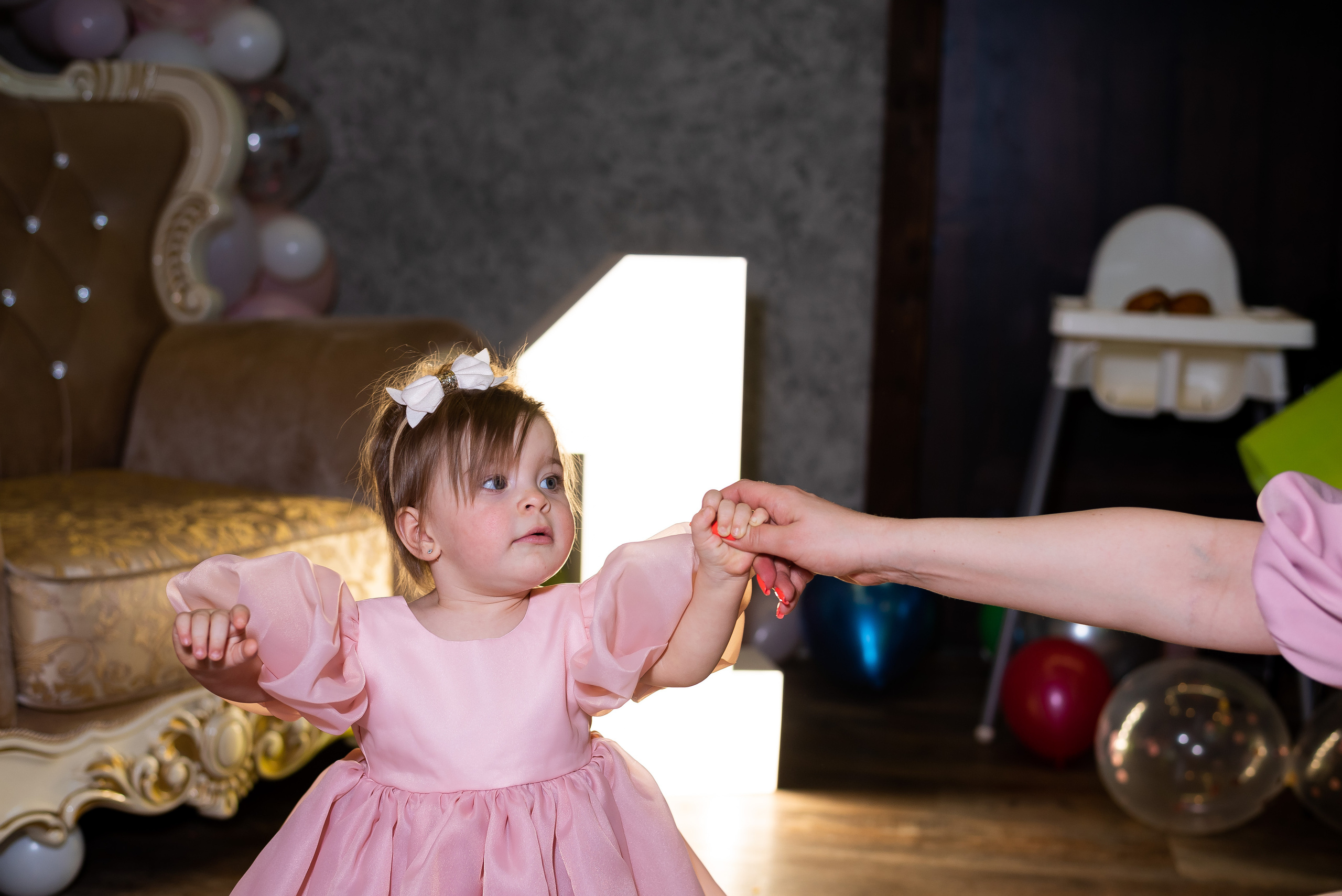 ДР Агаты в лофте. Репортажный фотограф в Москве Alena Sfotkaet