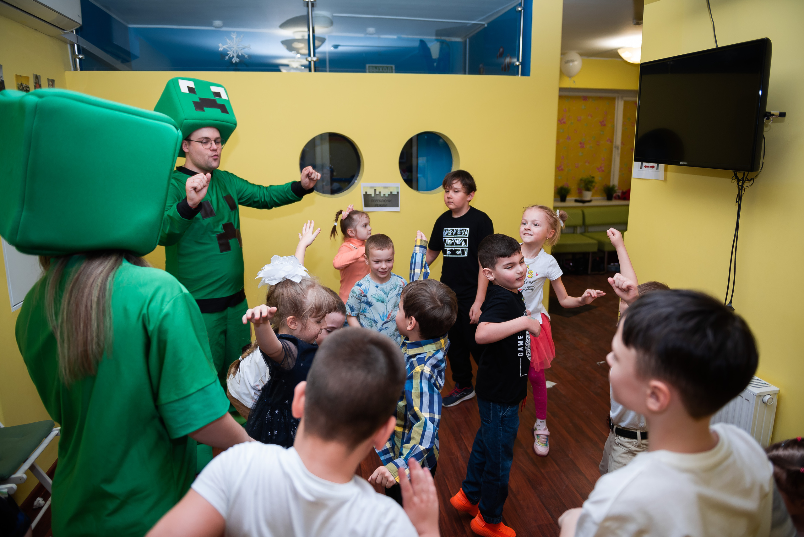 ДР Лёши в игровом центре. Репортажный фотограф в Москве Alena Sfotkaet