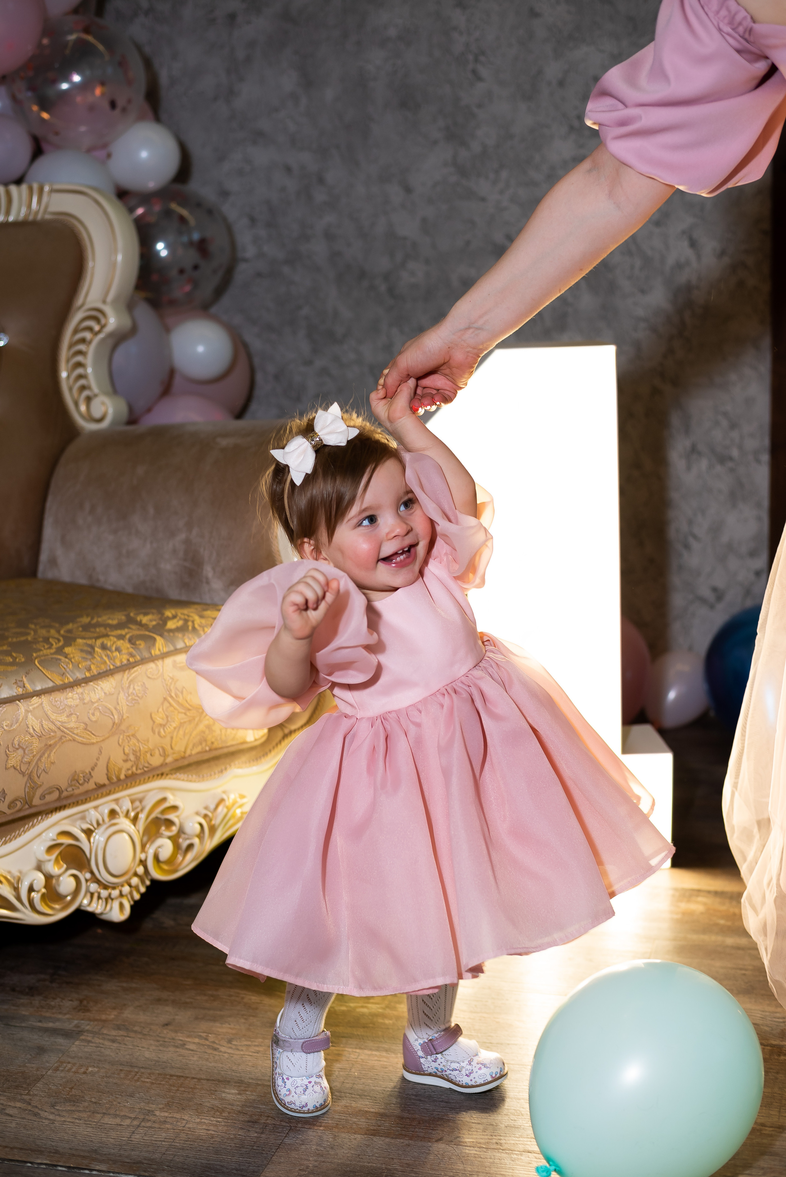 ДР Агаты в лофте. Репортажный фотограф в Москве Alena Sfotkaet