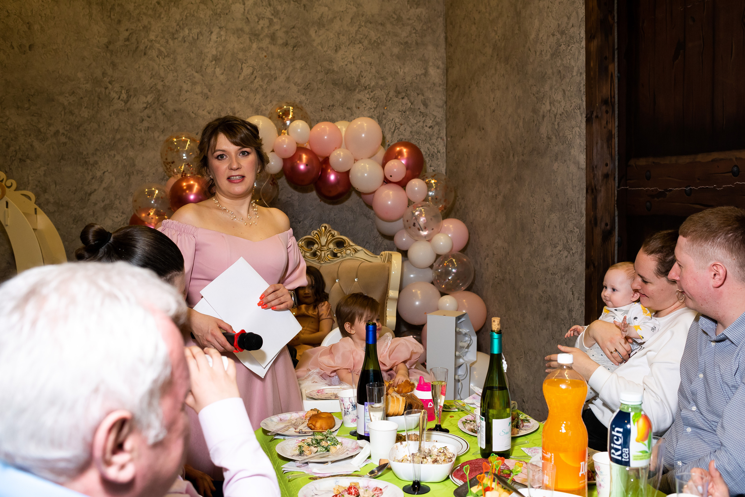 ДР Агаты в лофте. Репортажный фотограф в Москве Alena Sfotkaet