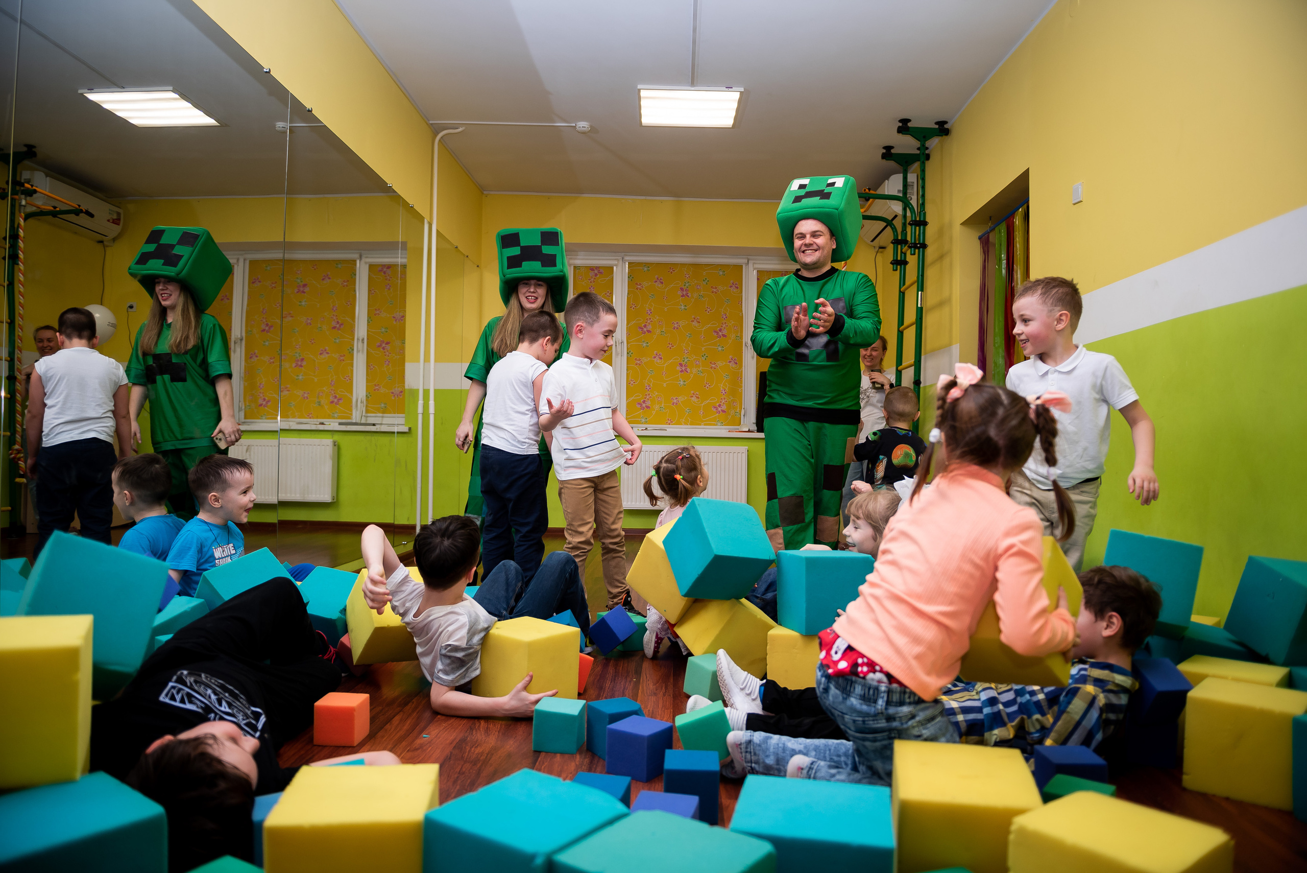 ДР Лёши в игровом центре. Репортажный фотограф в Москве Alena Sfotkaet