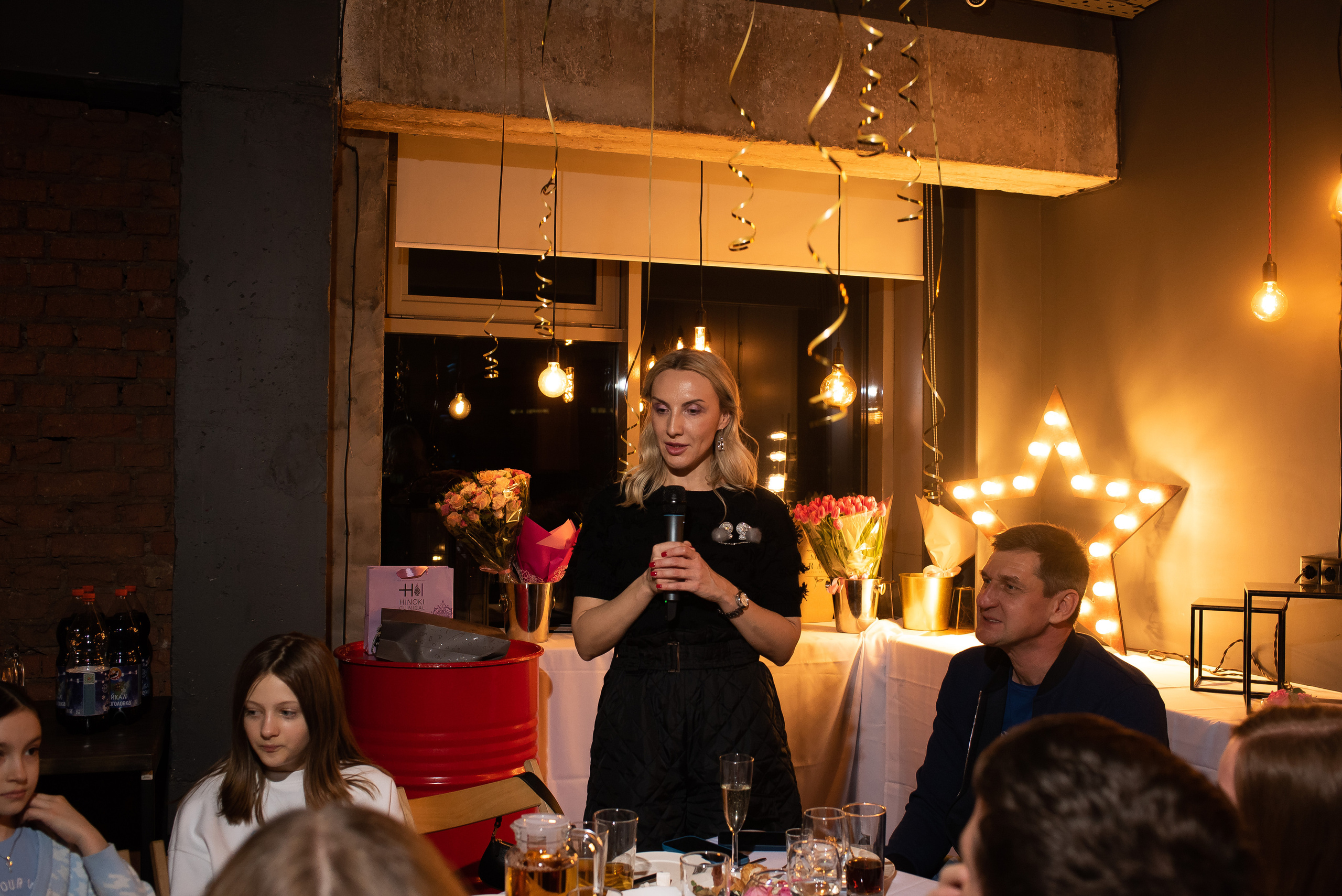 ДР Полины в лофте. Репортажный фотограф в Москве Alena Sfotkaet