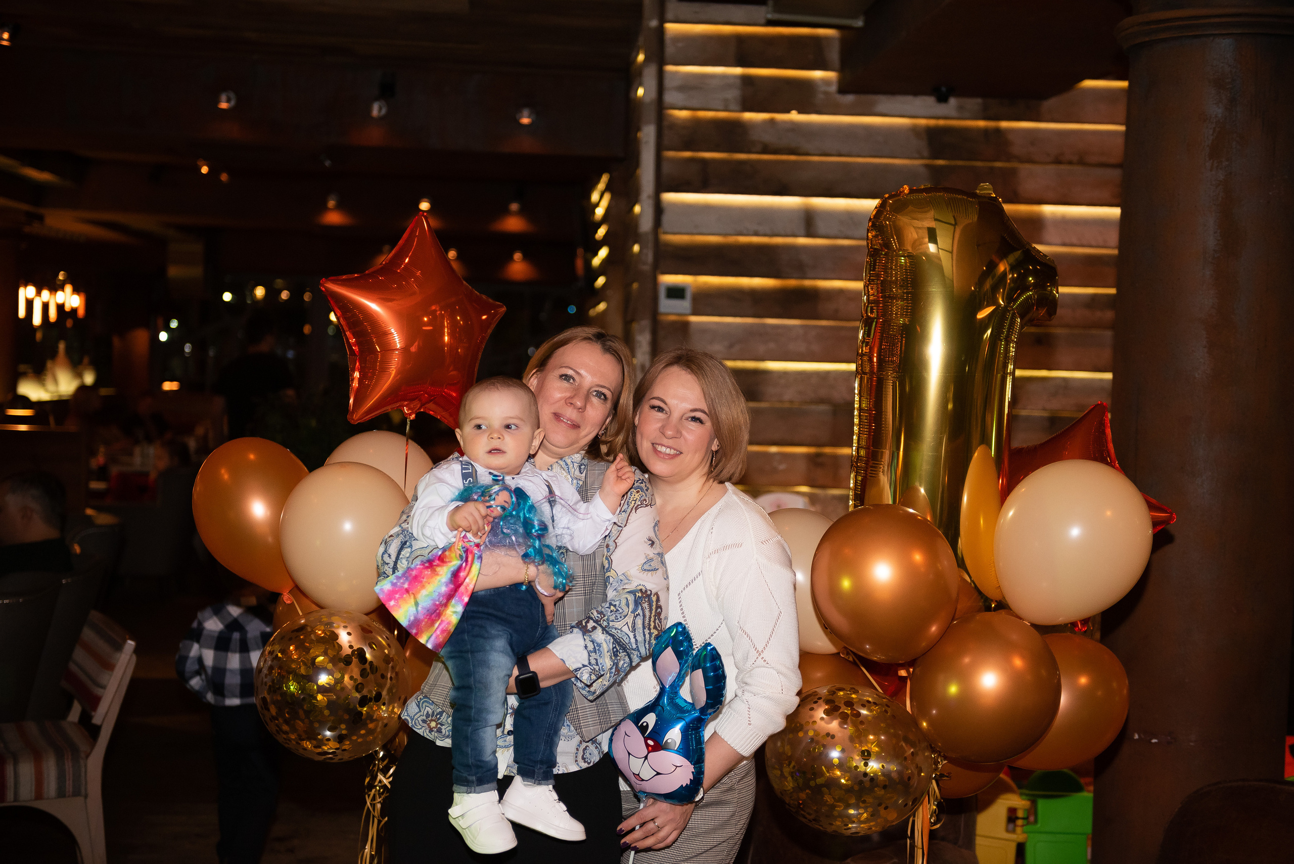 ДР Артёмки в ресторане. Репортажный фотограф в Москве Alena Sfotkaet