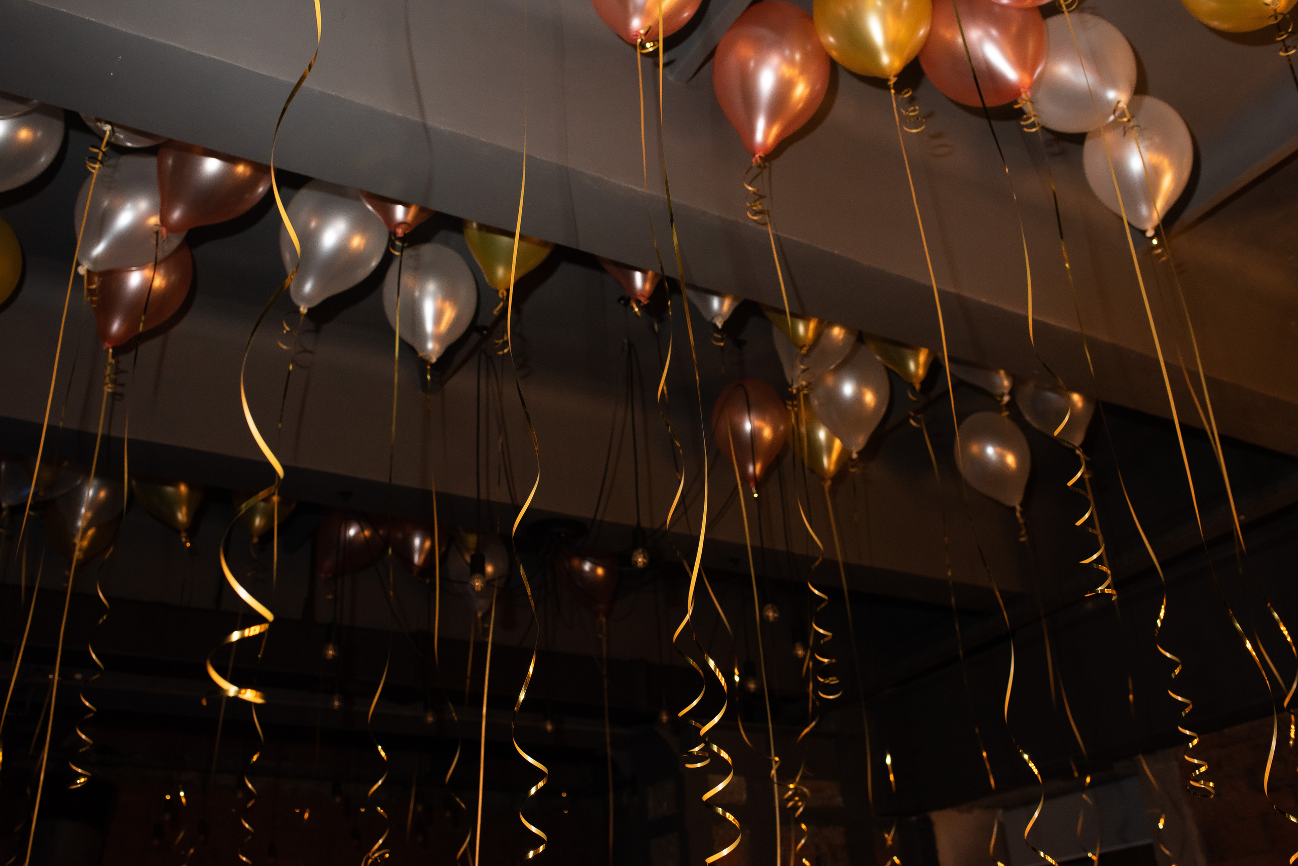 ДР Полины в лофте. Репортажный фотограф в Москве Alena Sfotkaet