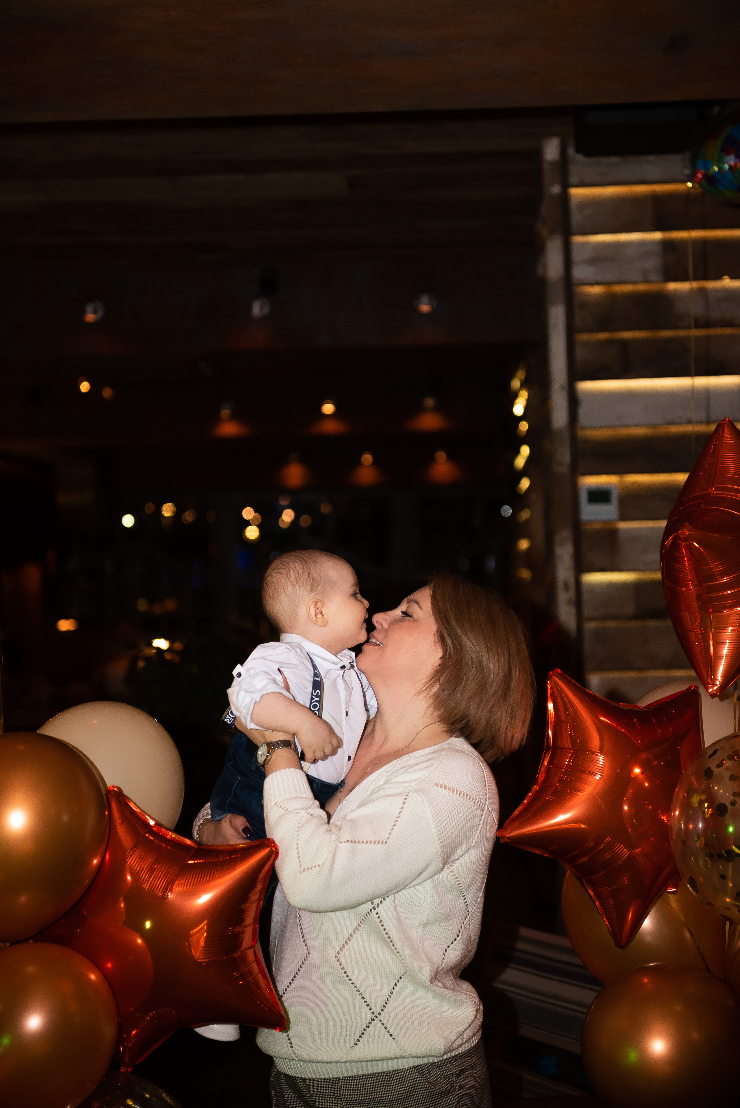 ДР Артёмки в ресторане. Репортажный фотограф в Москве Alena Sfotkaet