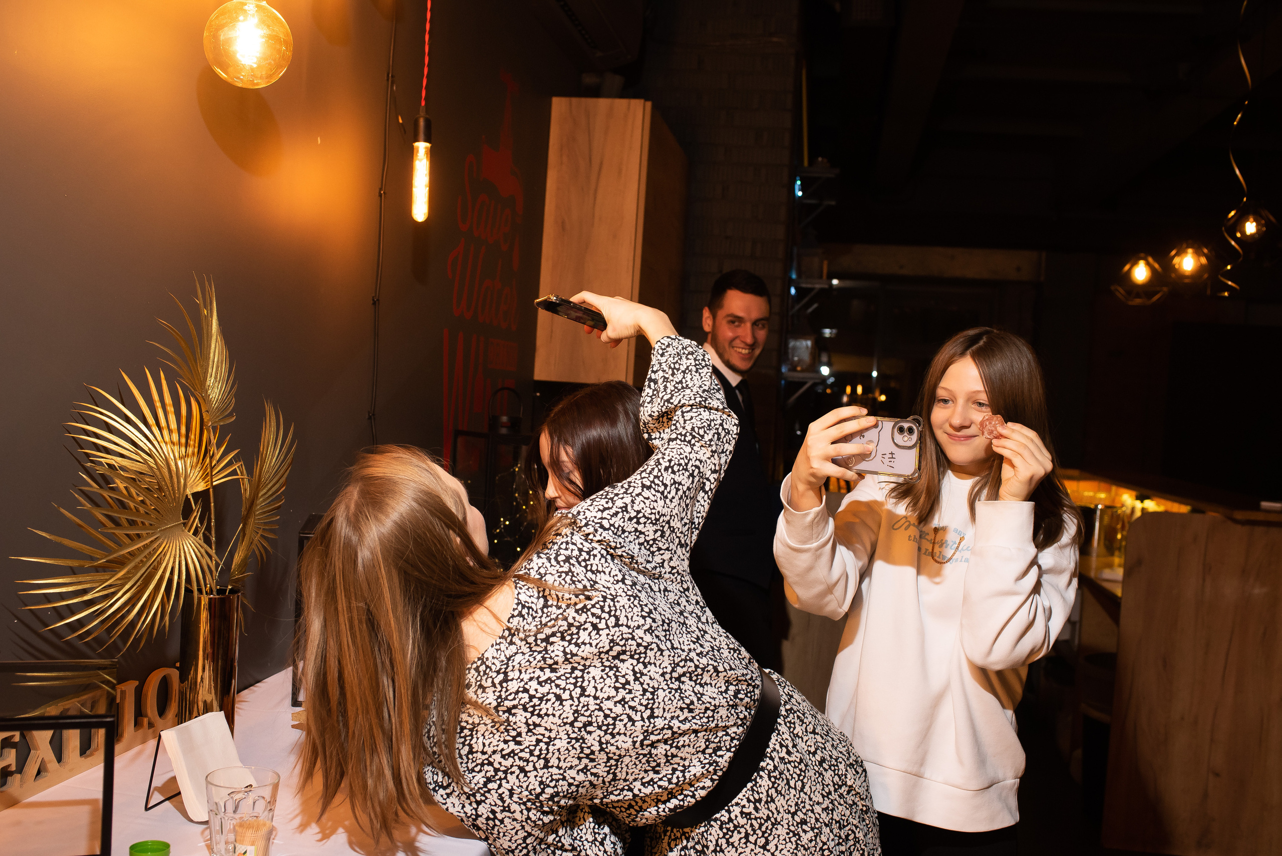 ДР Полины в лофте. Репортажный фотограф в Москве Alena Sfotkaet