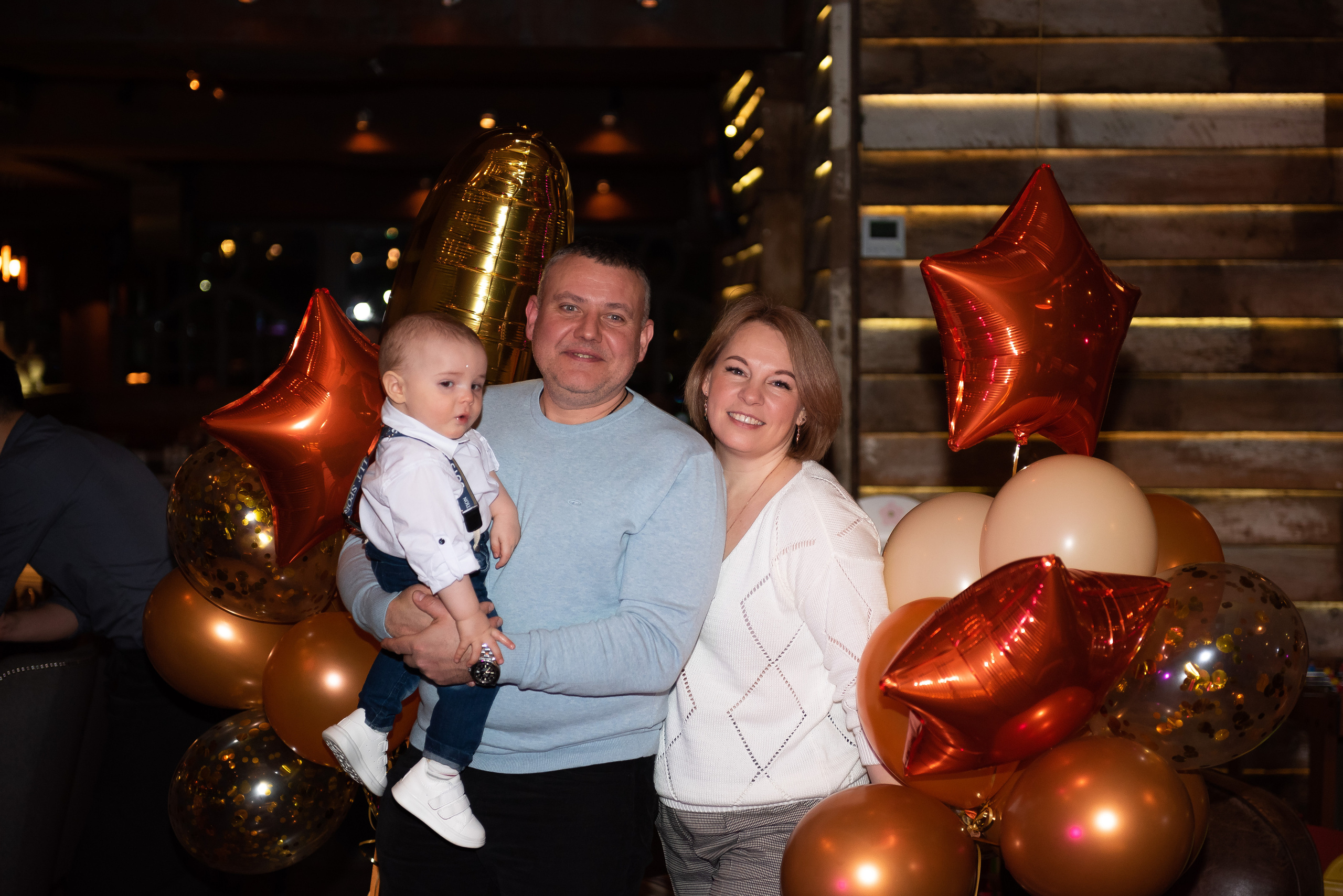 ДР Артёмки в ресторане. Репортажный фотограф в Москве Alena Sfotkaet