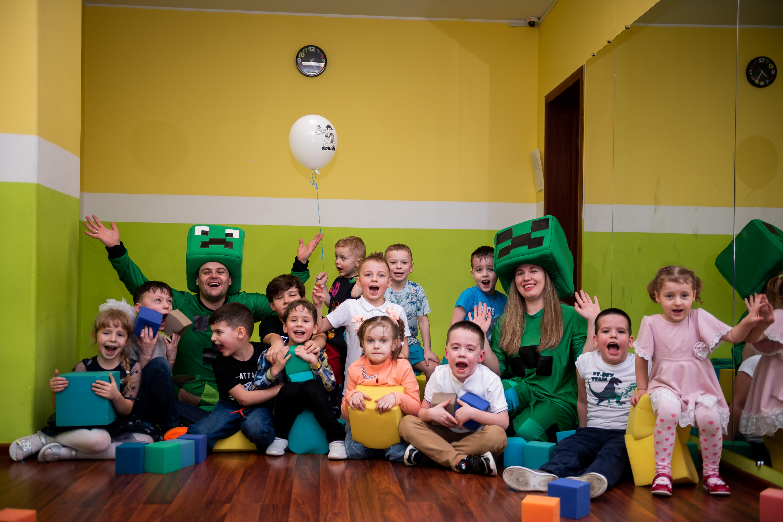 ДР Лёши в игровом центре. Репортажный фотограф в Москве Alena Sfotkaet