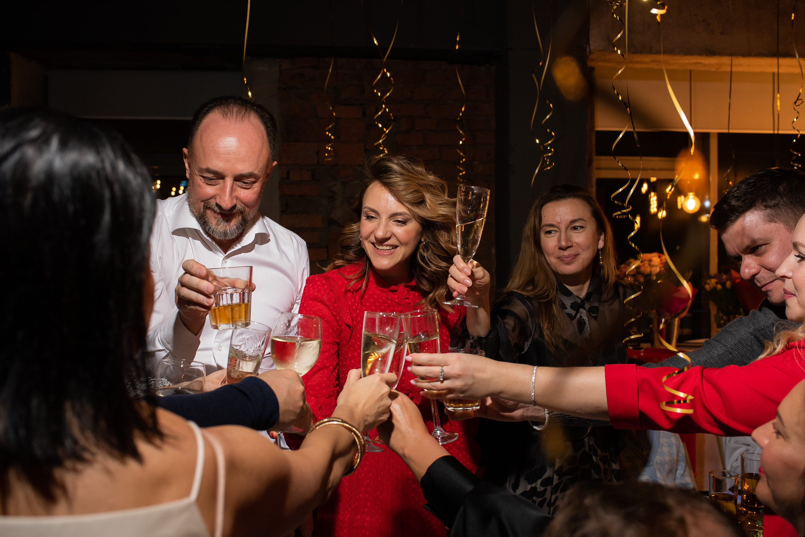 ДР Полины в лофте. Репортажный фотограф в Москве Alena Sfotkaet