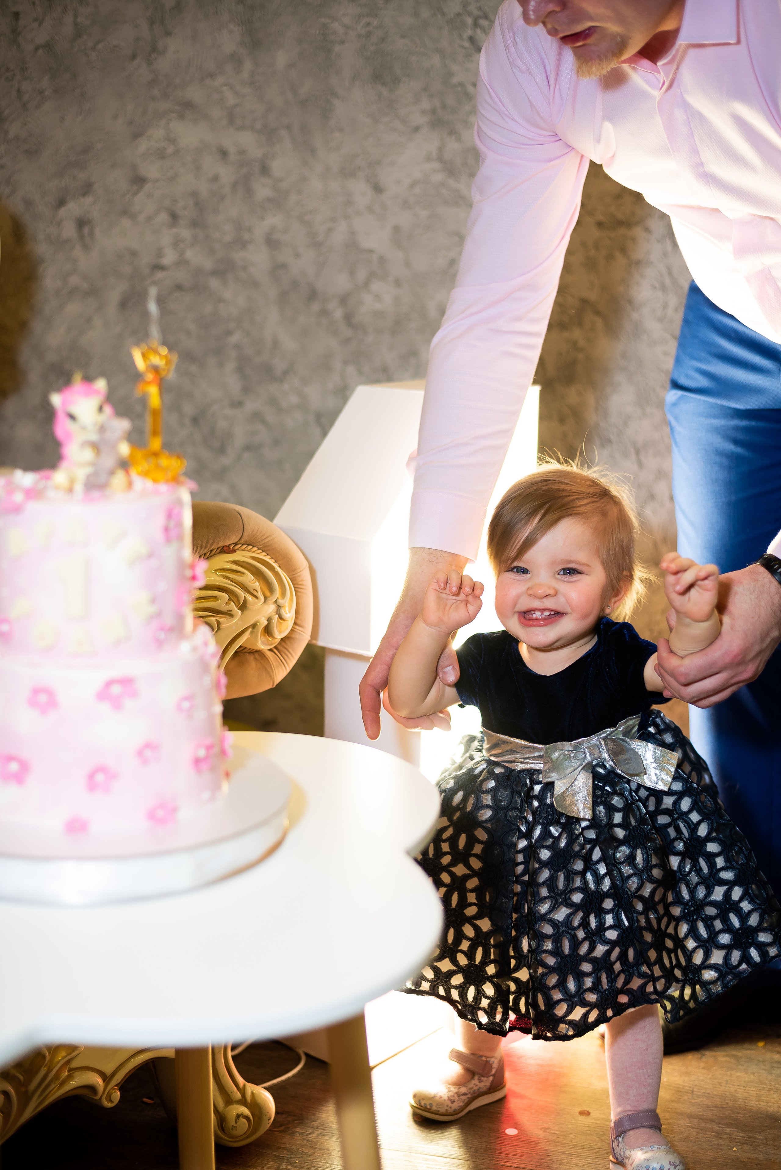 ДР Агаты в лофте. Репортажный фотограф в Москве Alena Sfotkaet