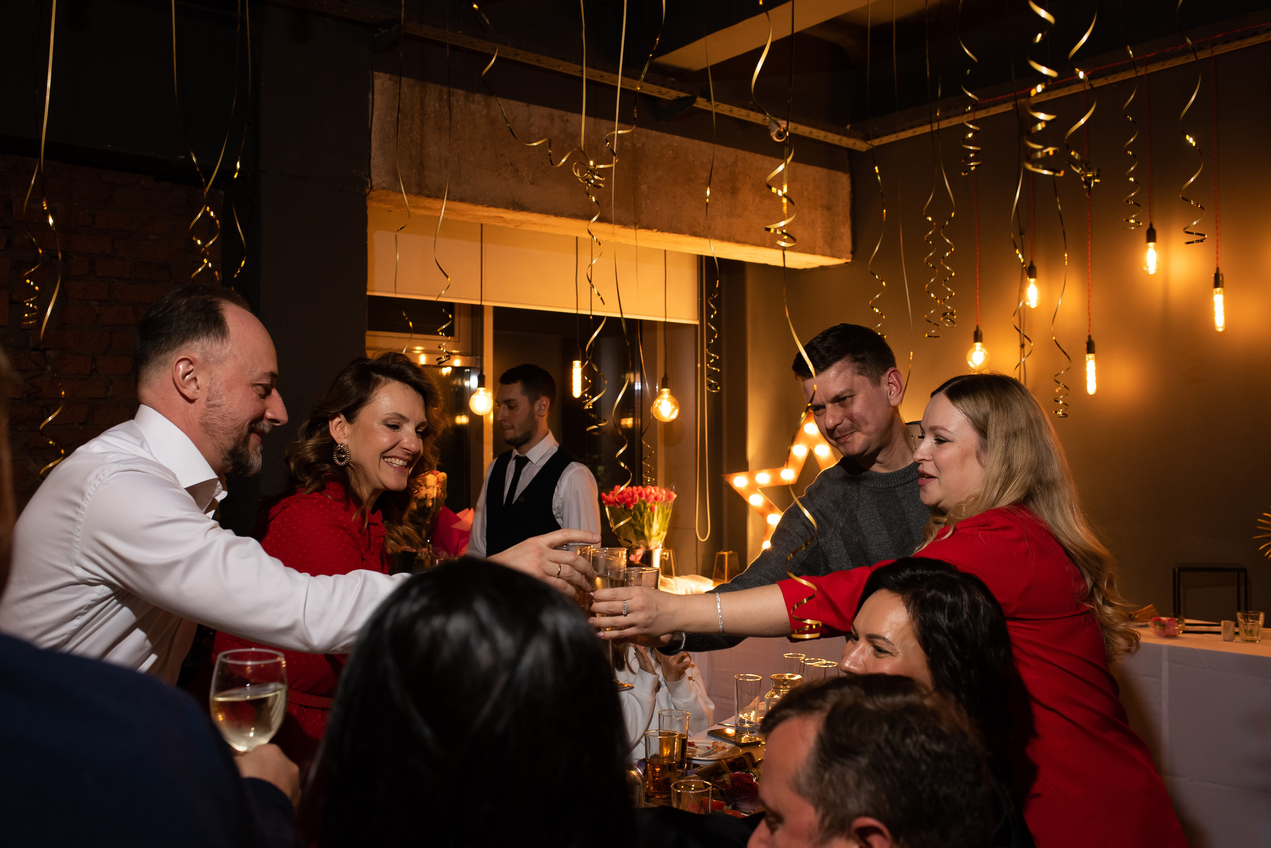 ДР Полины в лофте. Репортажный фотограф в Москве Alena Sfotkaet