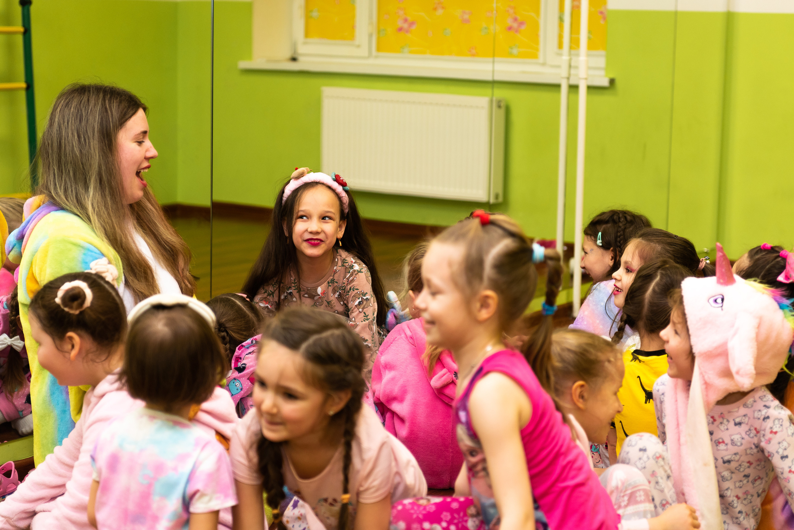Пижамная вечеринка в игровом центре. Репортажный фотограф в Москве Alena Sfotkaet