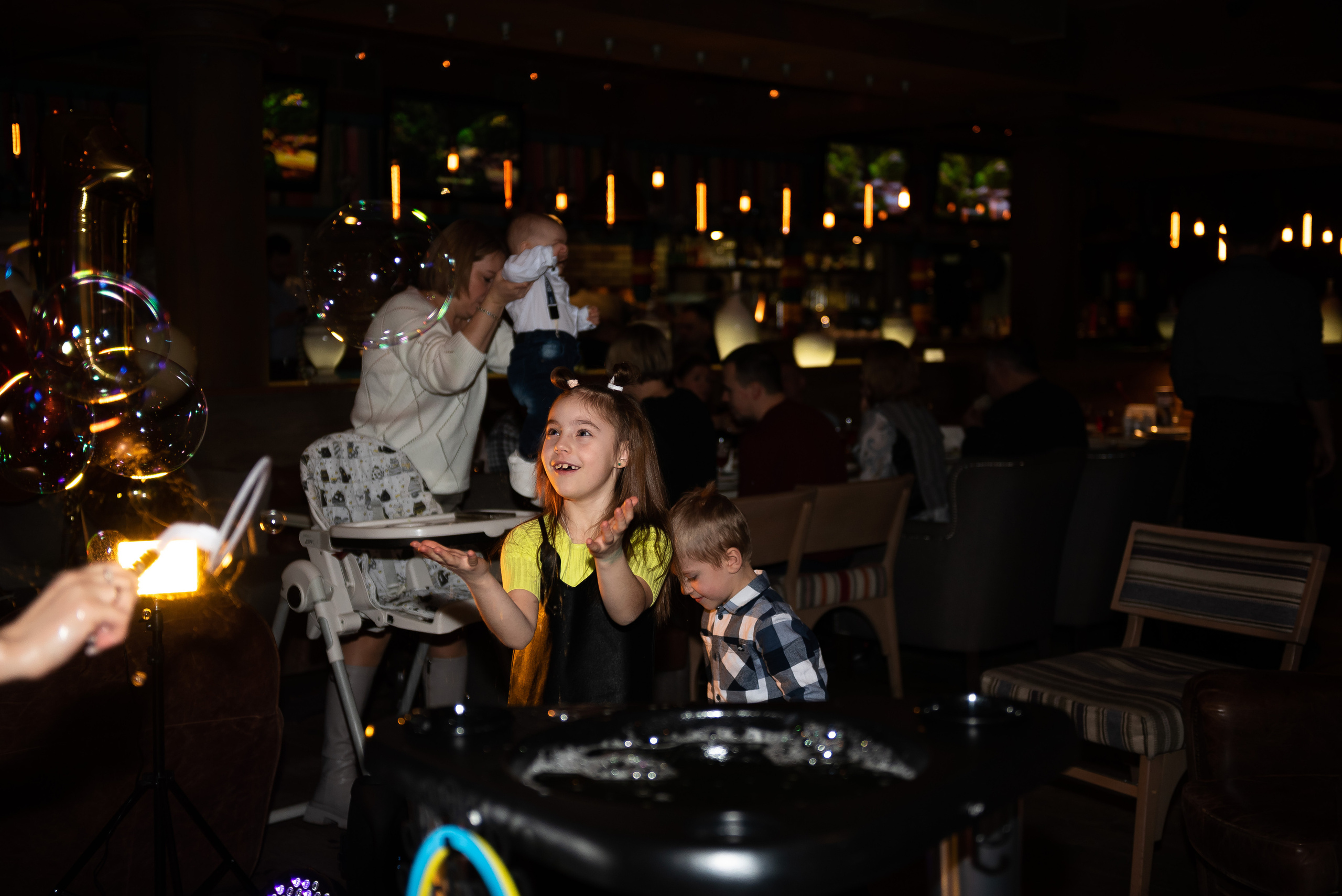 ДР Артёмки в ресторане. Репортажный фотограф в Москве Alena Sfotkaet