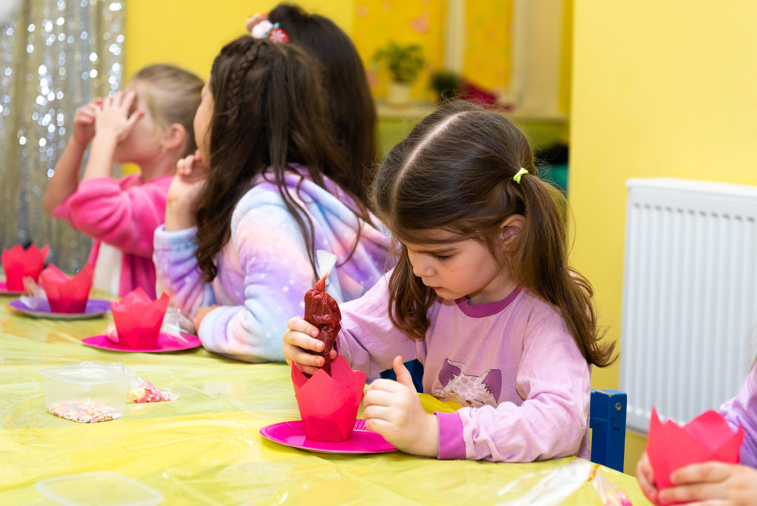 Пижамная вечеринка в игровом центре. Репортажный фотограф в Москве Alena Sfotkaet
