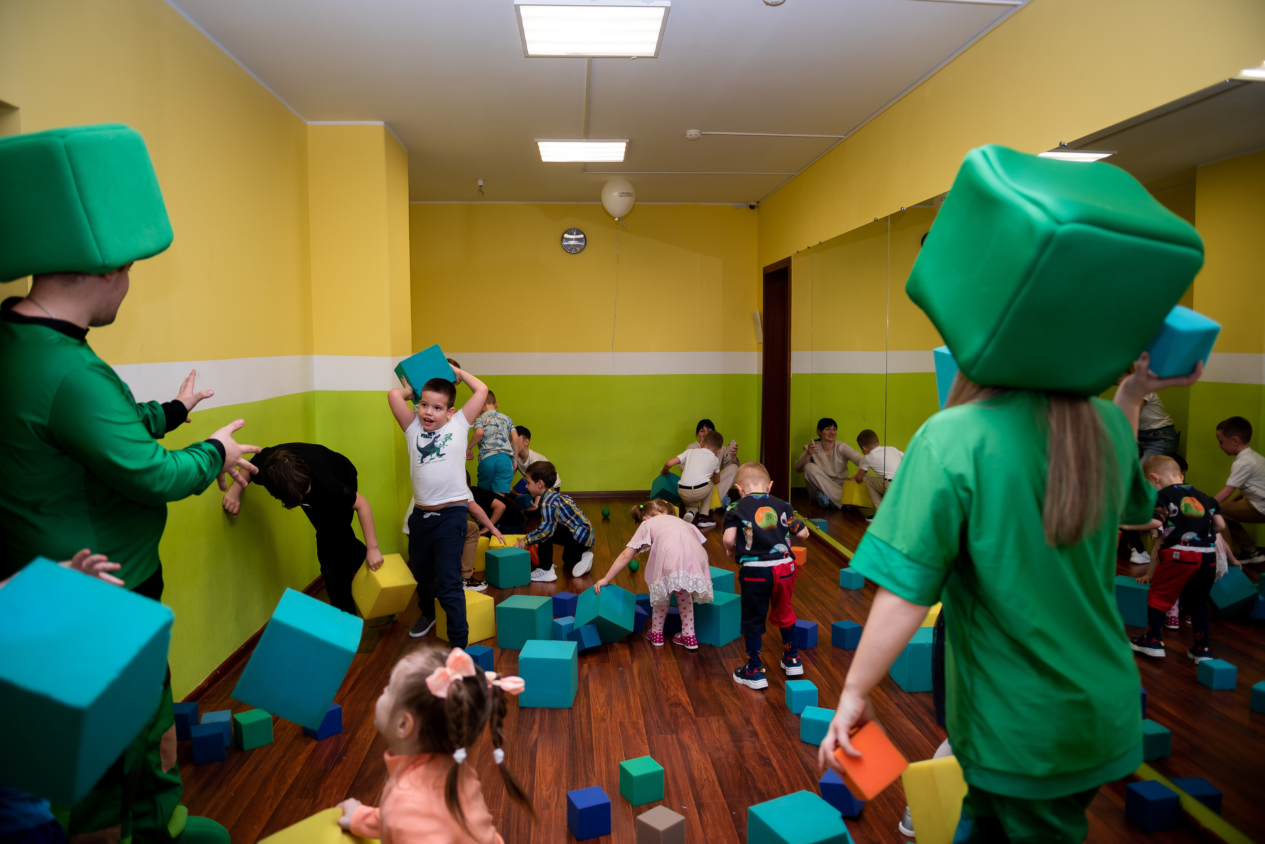 ДР Лёши в игровом центре. Репортажный фотограф в Москве Alena Sfotkaet