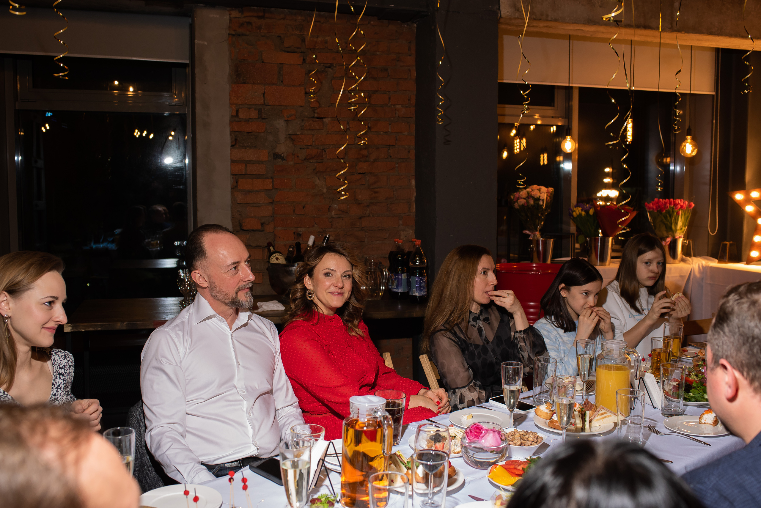 ДР Полины в лофте. Репортажный фотограф в Москве Alena Sfotkaet