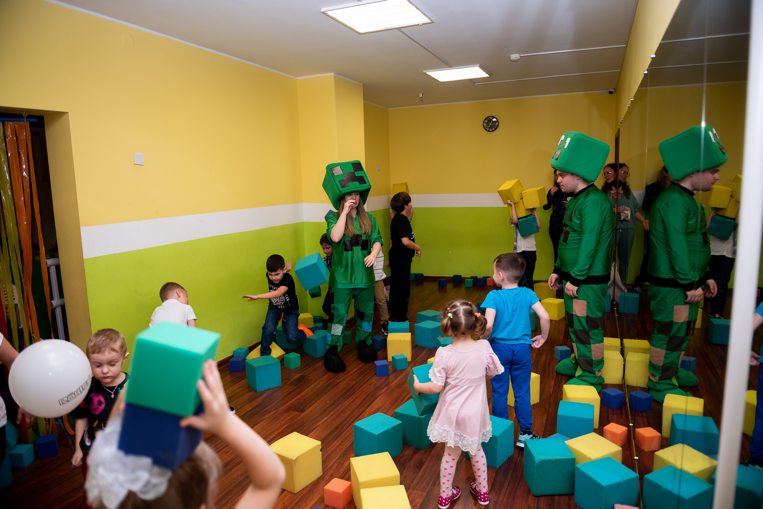 ДР Лёши в игровом центре. Репортажный фотограф в Москве Alena Sfotkaet