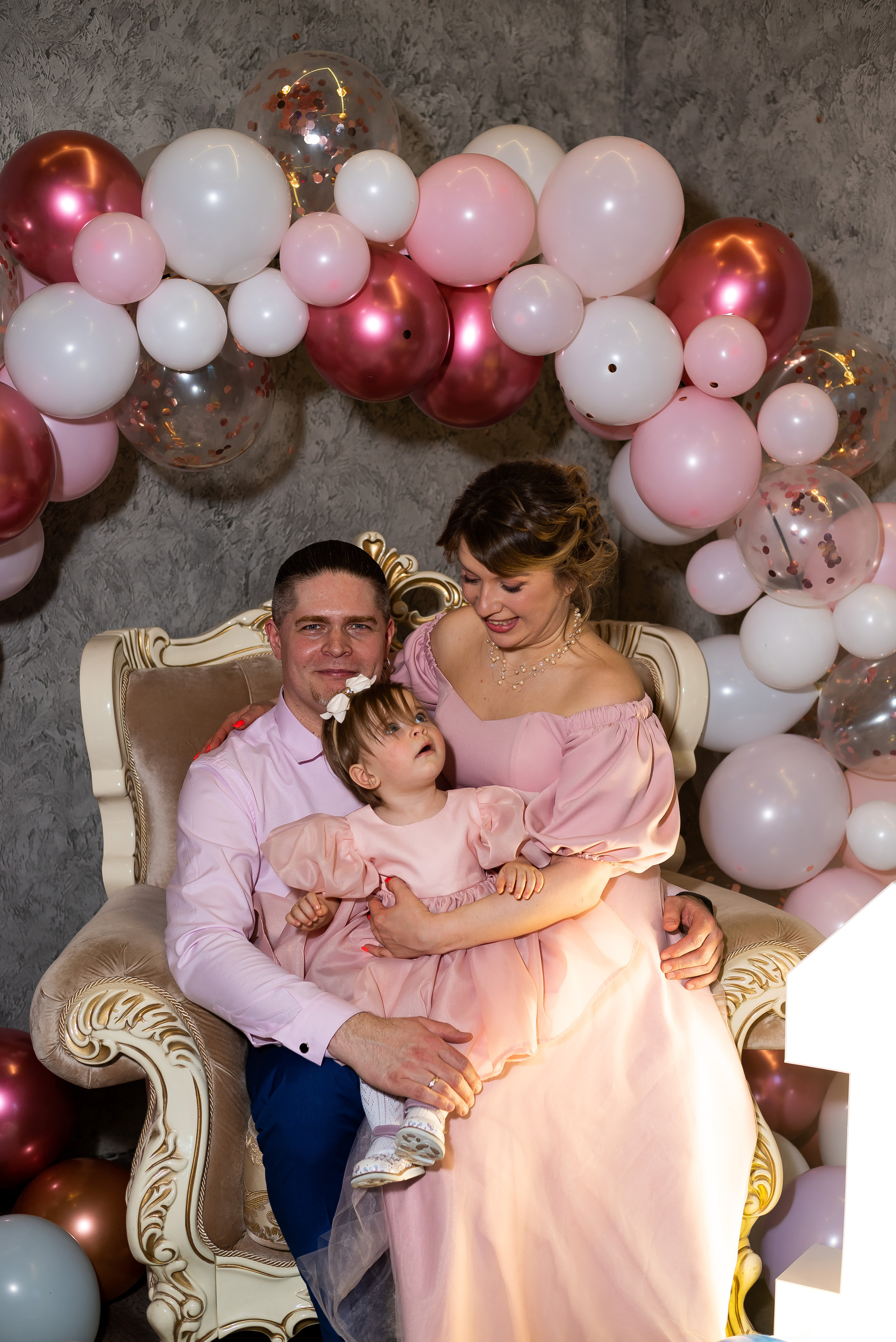 ДР Агаты в лофте. Репортажный фотограф в Москве Alena Sfotkaet