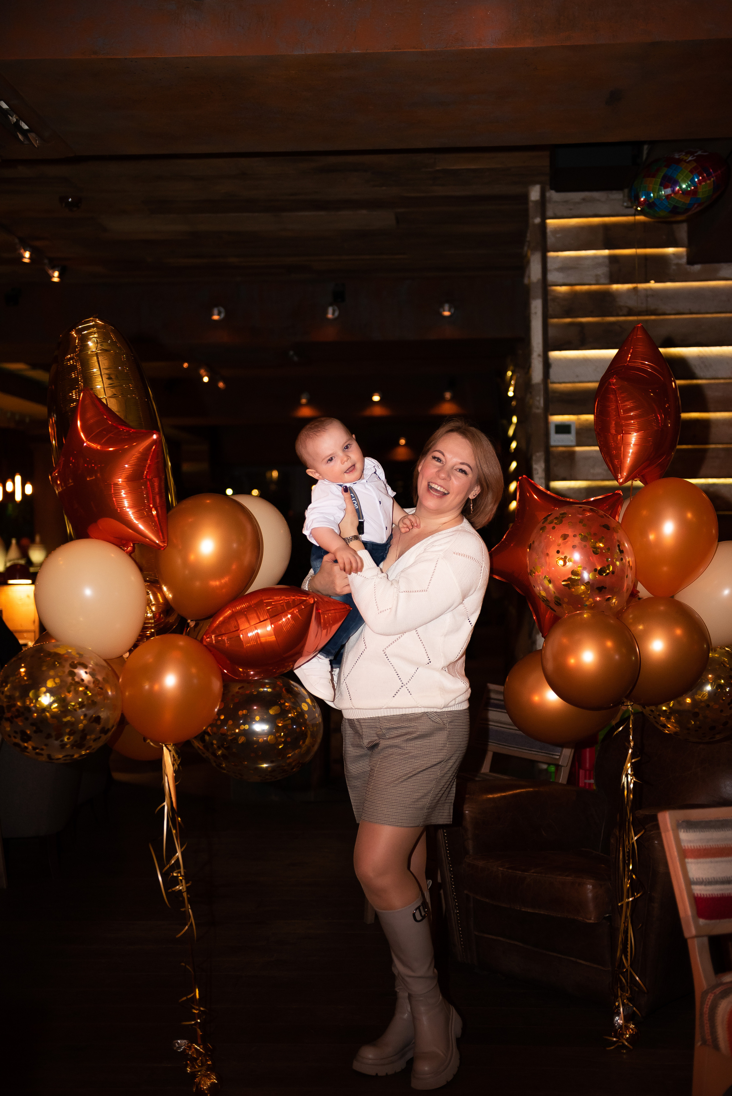 ДР Артёмки в ресторане. Репортажный фотограф в Москве Alena Sfotkaet