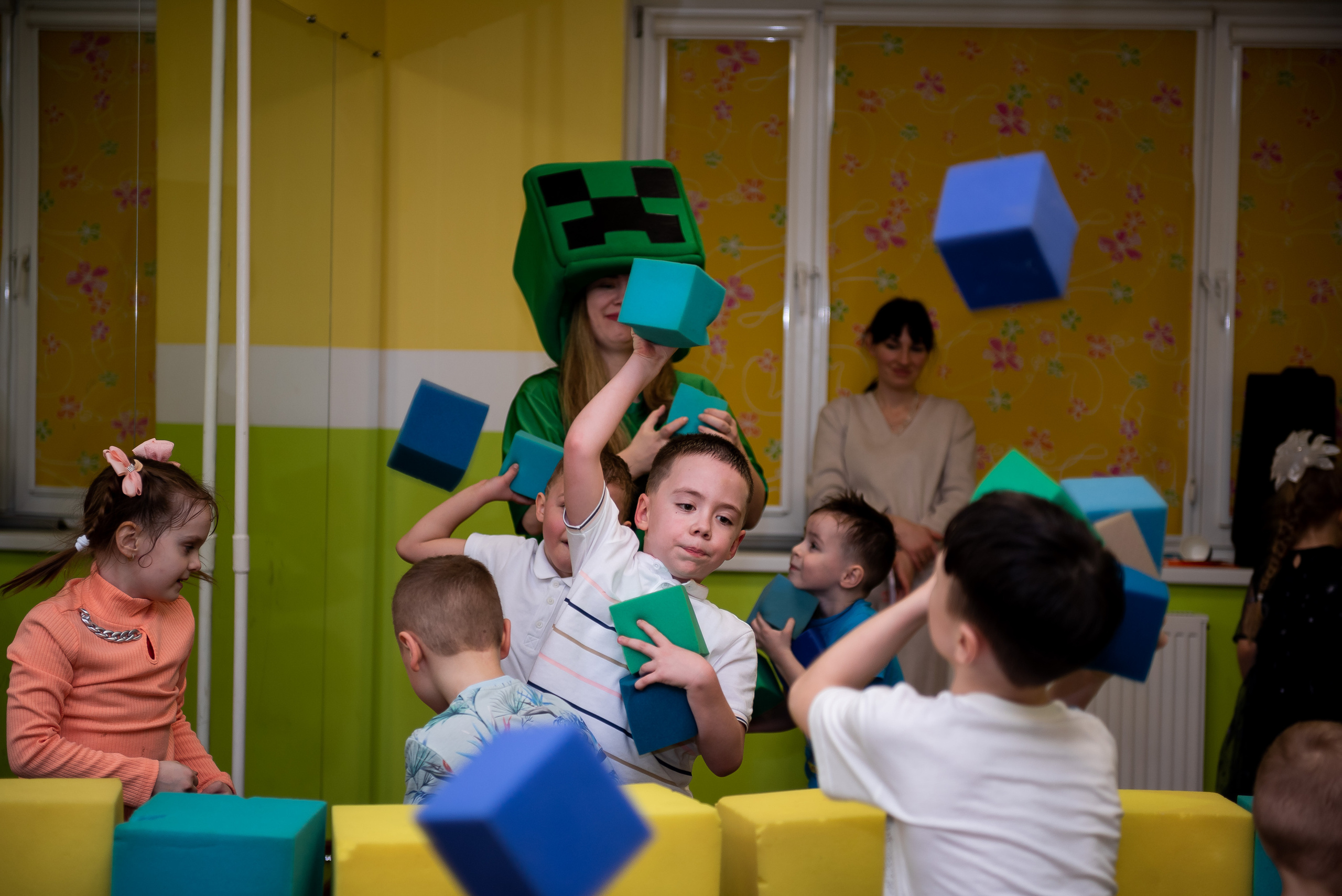 ДР Лёши в игровом центре. Репортажный фотограф в Москве Alena Sfotkaet