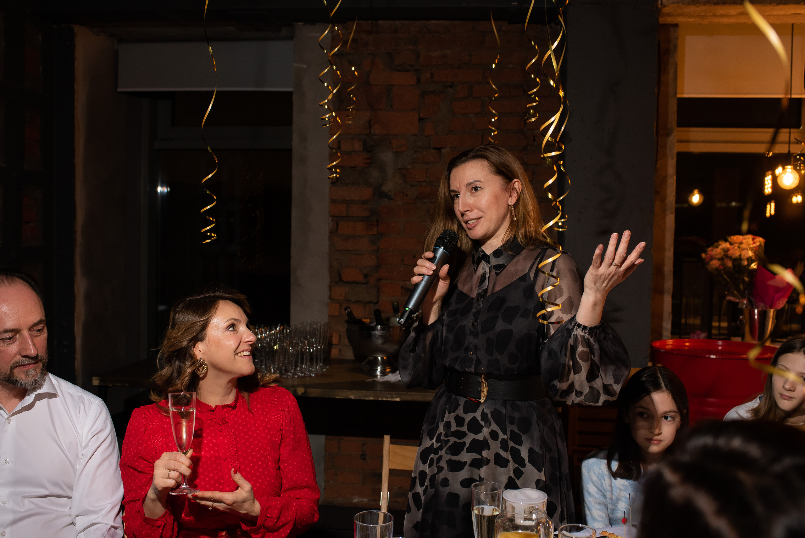 ДР Полины в лофте. Репортажный фотограф в Москве Alena Sfotkaet